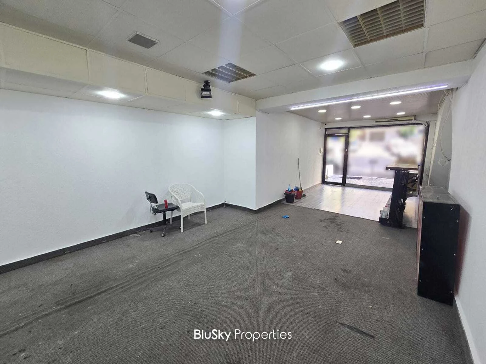 Shop 110m² for Sale in Hazmieh