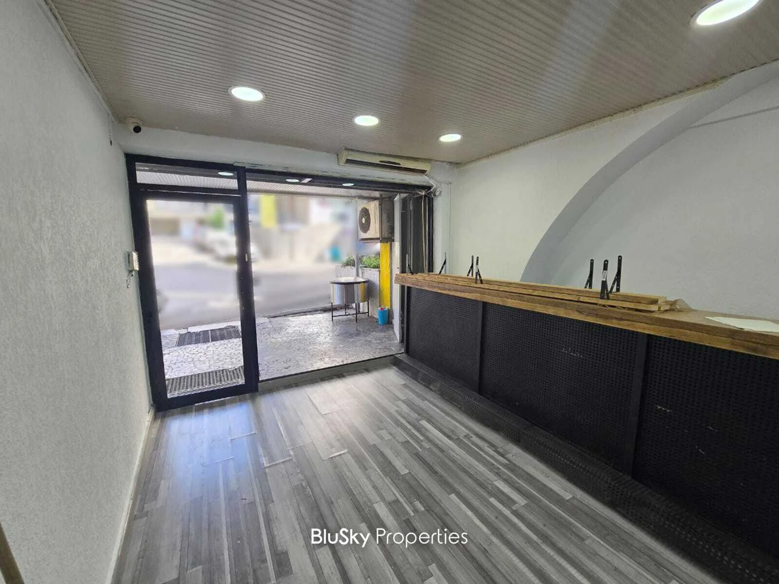 Shop 110m² for Sale in Hazmieh — photo 2