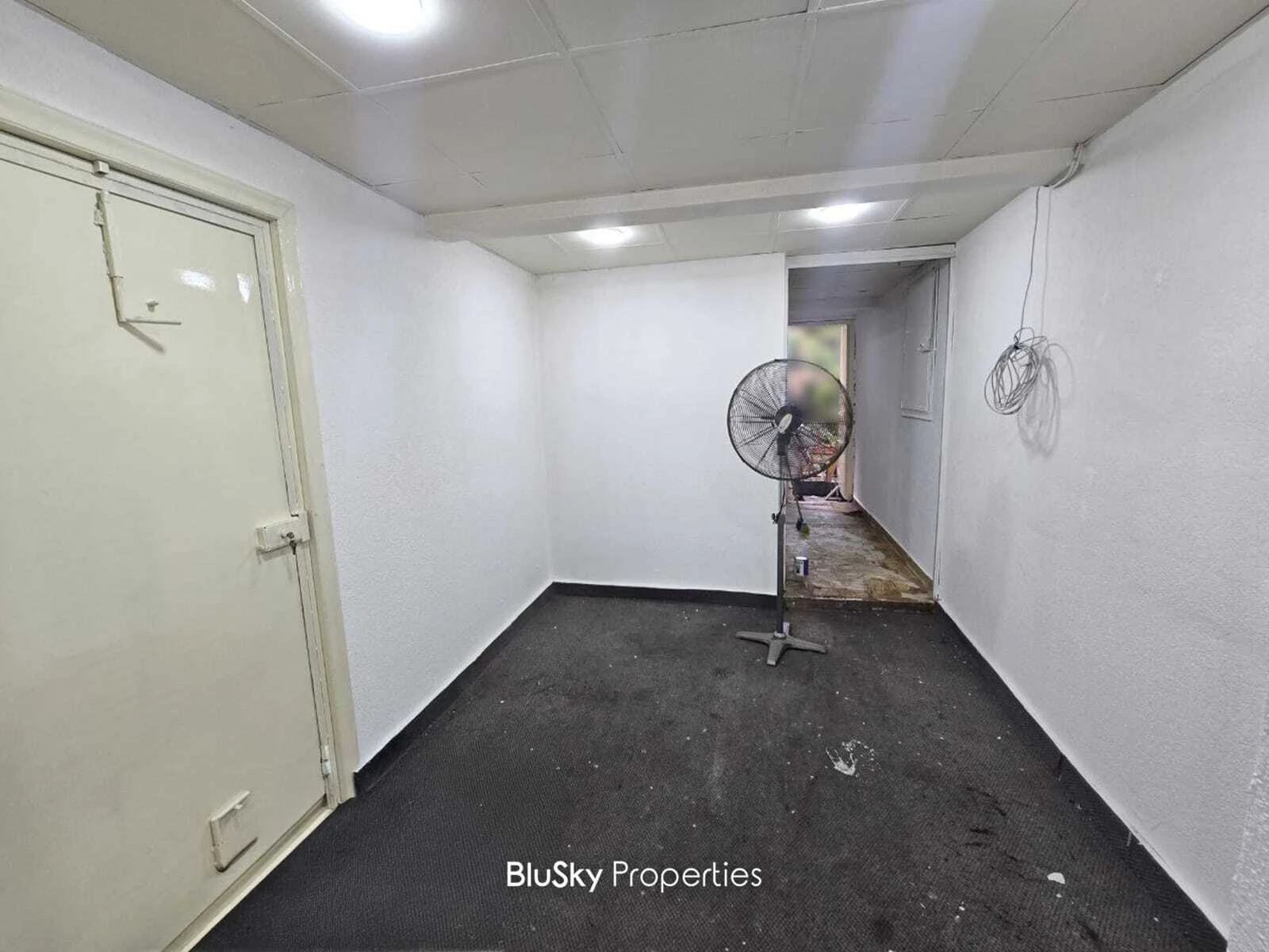Shop 110m² for Sale in Hazmieh — photo 4