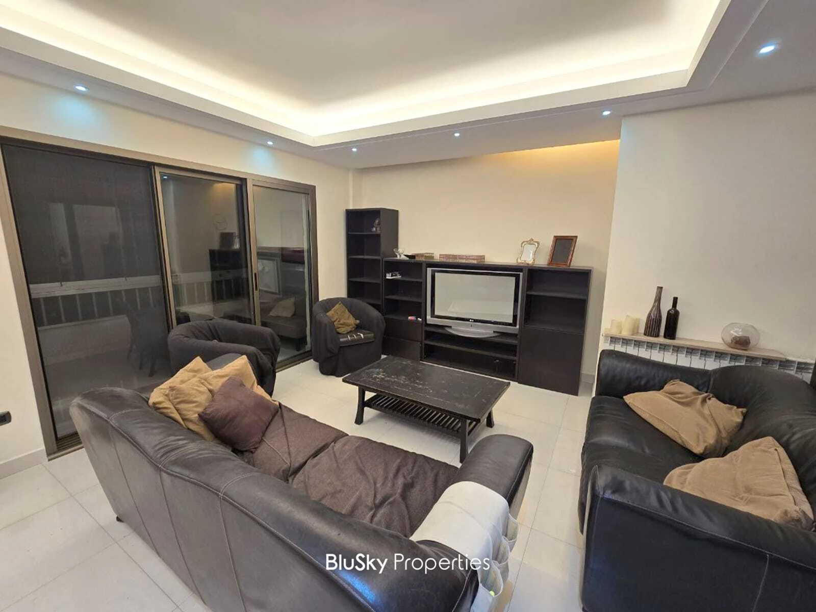Apartment 170m² Balcony for Rent in Hazmieh