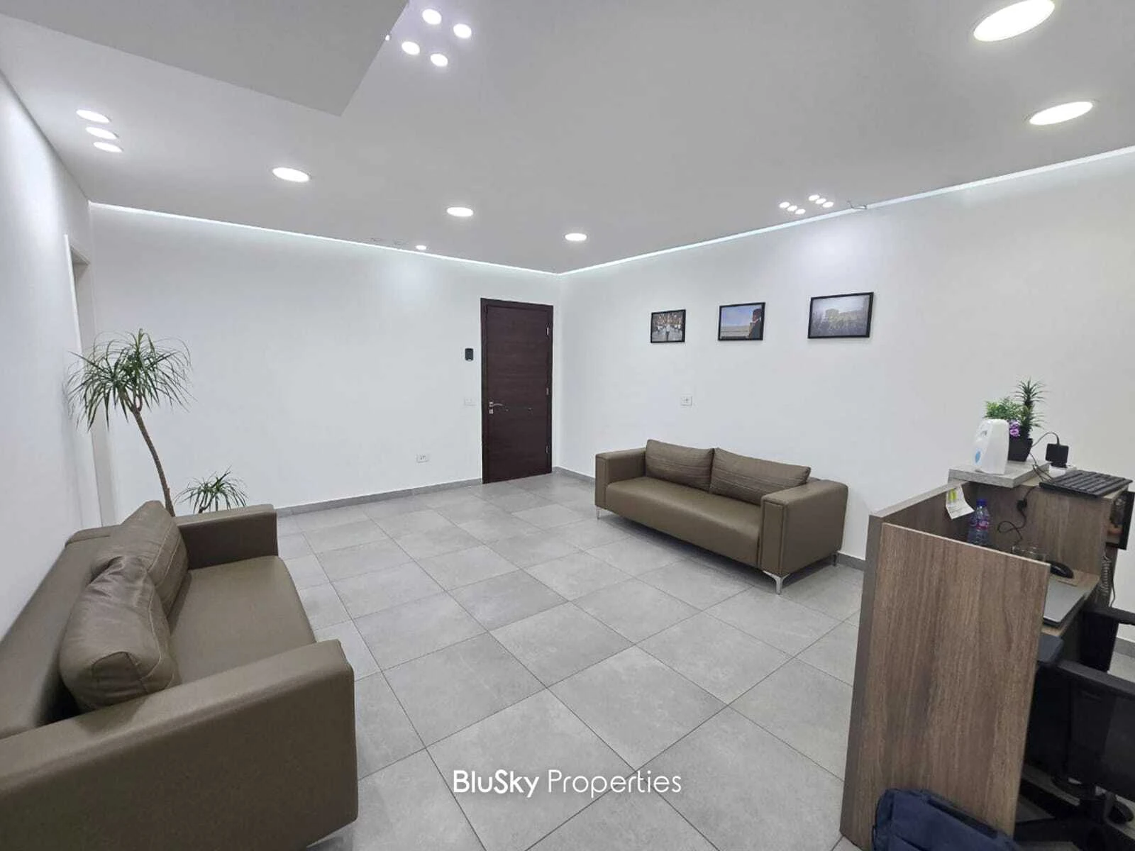 Office 180m² for Sale in Hazmieh
