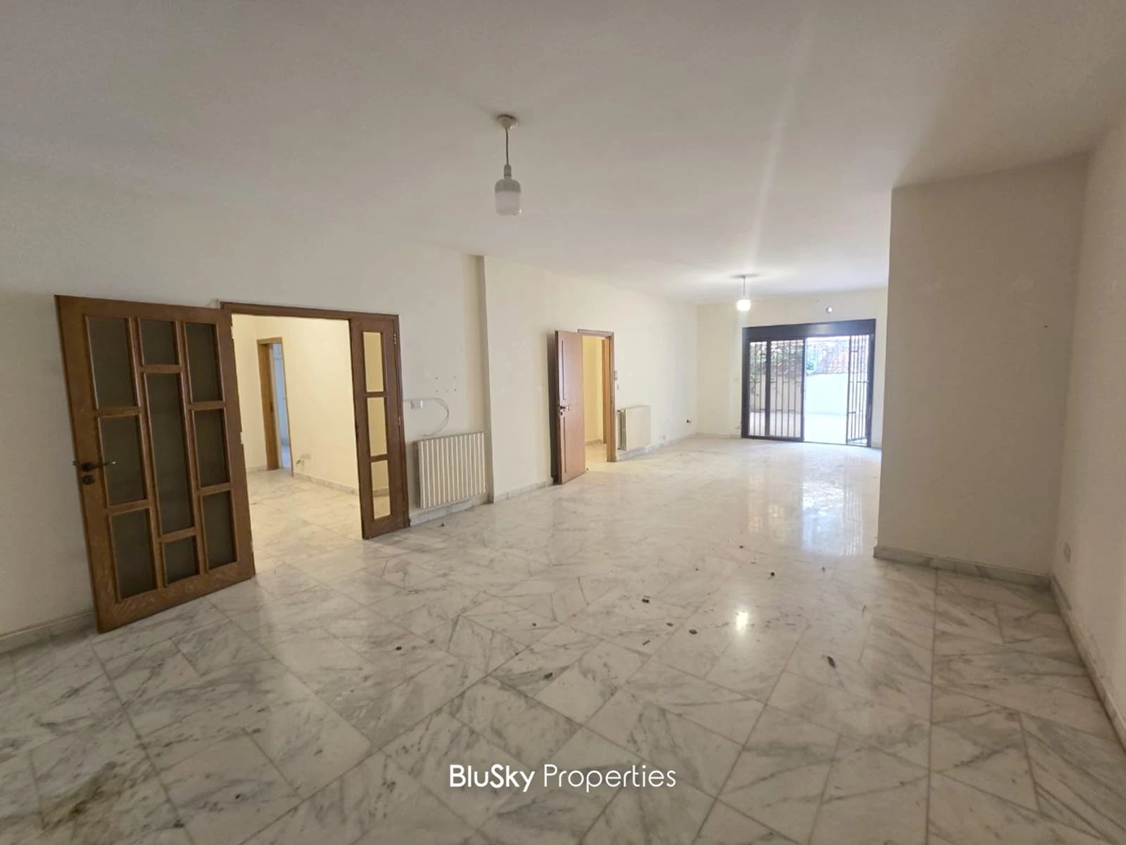 Apartment 200m² with Terrace for Sale in Hazmieh
