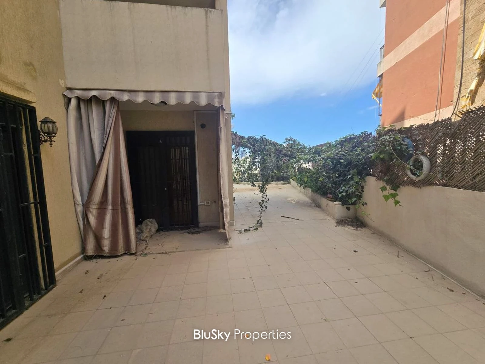 Apartment 200m² with Terrace for Sale in Hazmieh — photo 2