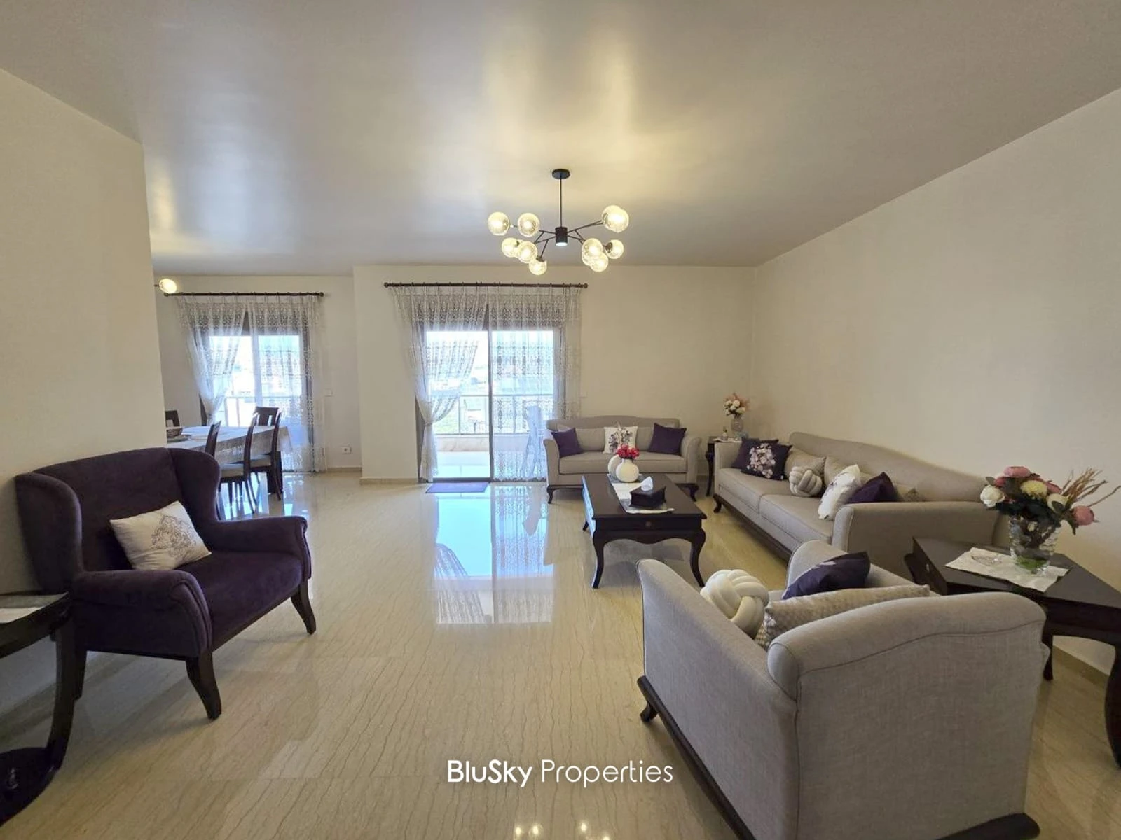Apartment 215m² with City View for Sale in Hazmieh — photo 2