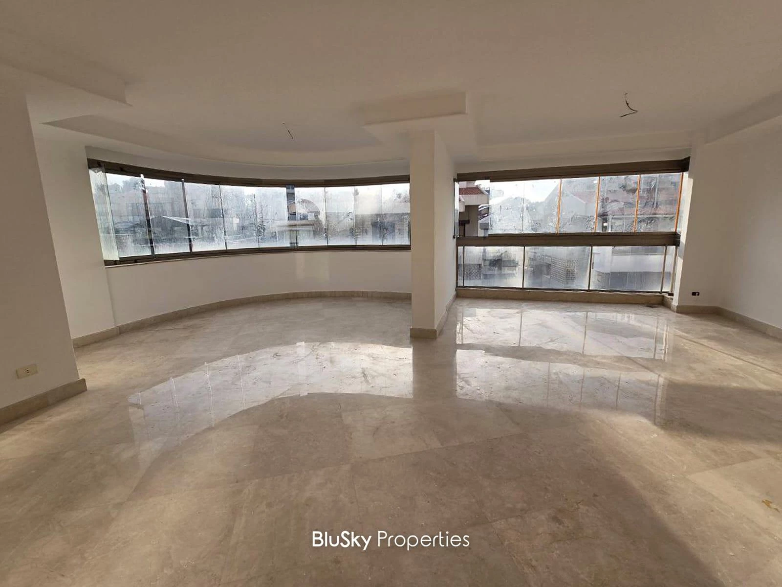 Apartment 230m² for Sale in Hazmieh