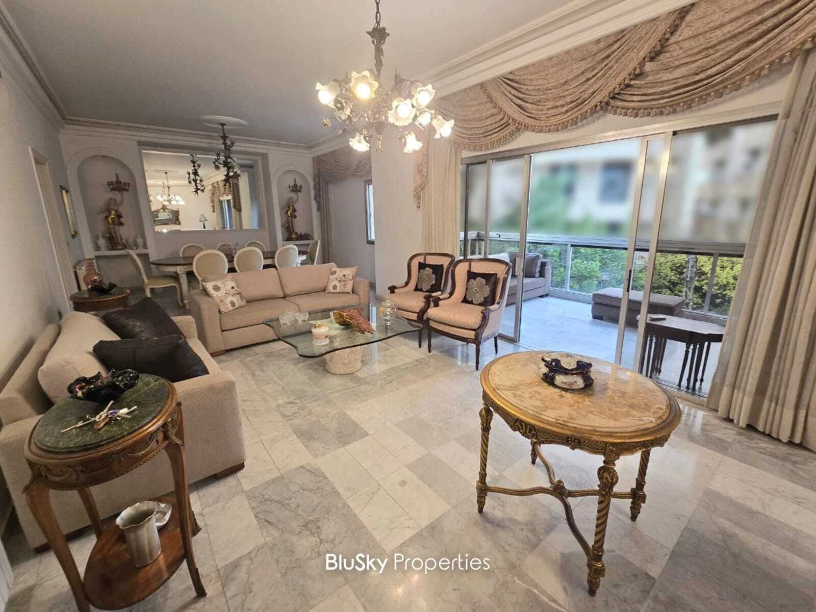 Apartment 250m² for Rent in Hazmieh