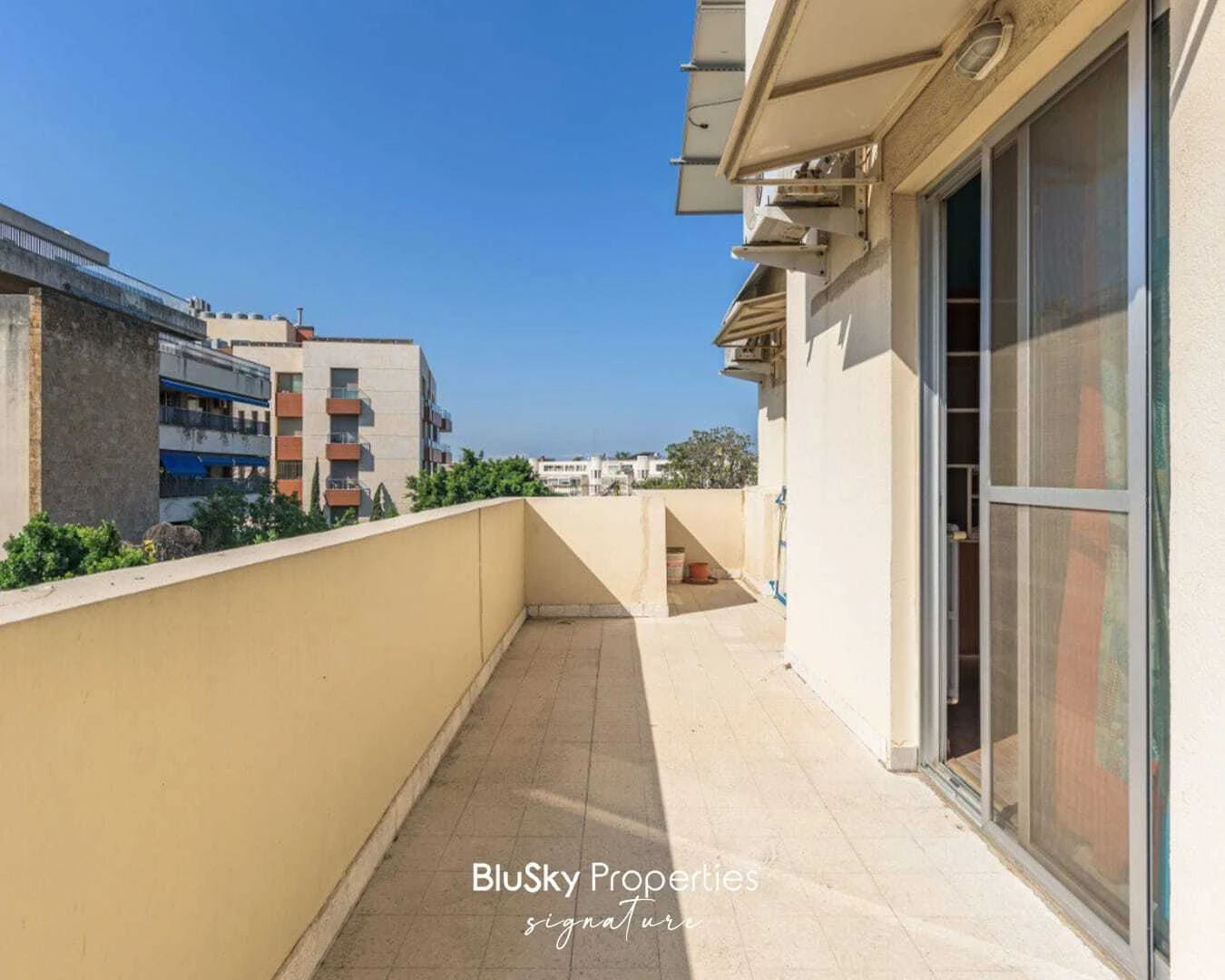 Apartment 300m² City View for Sale in Hazmieh — photo 2