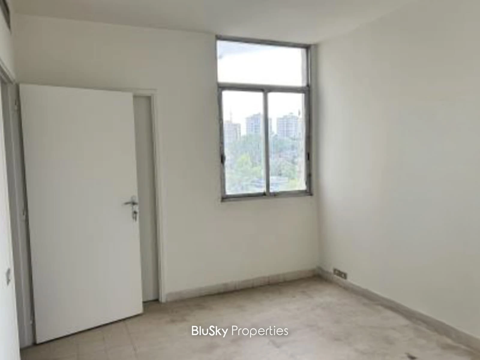 Office 70m² with City View for Sale in Hazmieh — photo 2