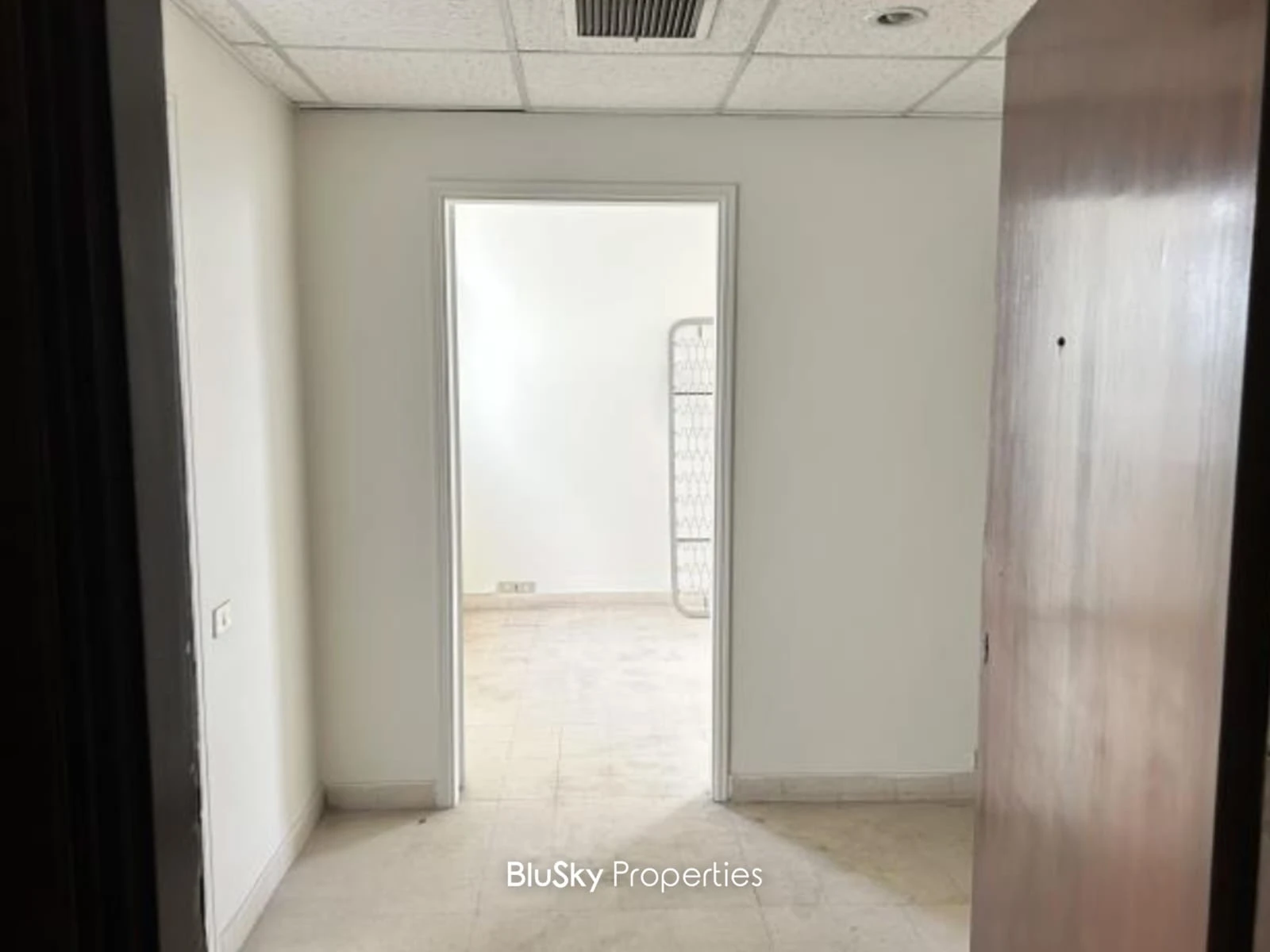 Office 70m² with City View for Sale in Hazmieh — photo 4