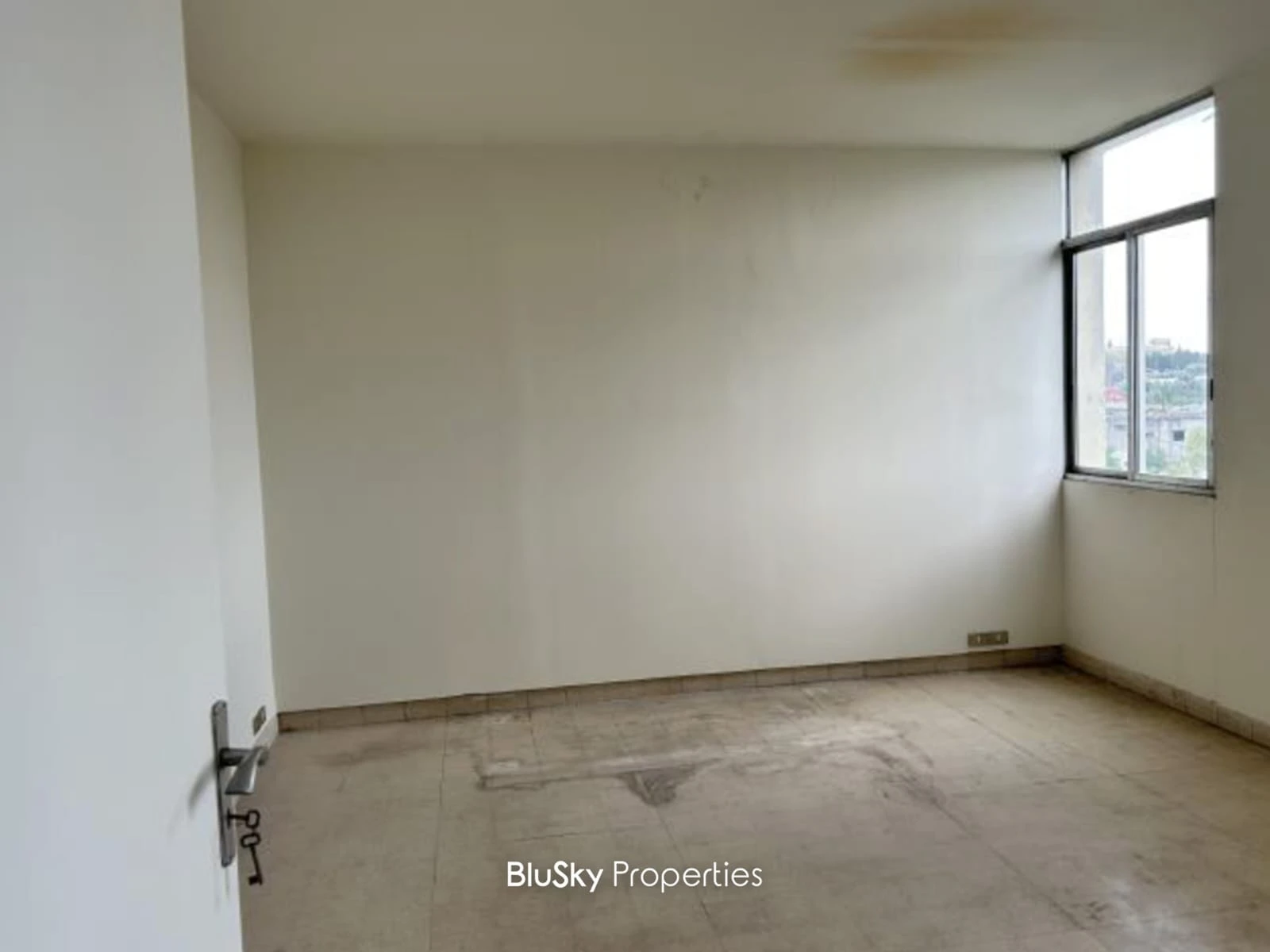 Office 70m² with City View for Sale in Hazmieh — photo 5