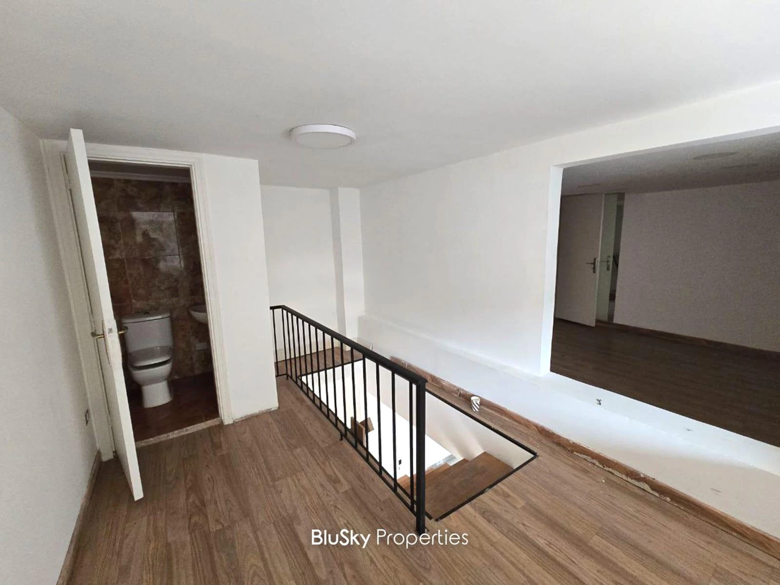 Shop 85m² Duplex for Rent in Hazmieh — photo 2