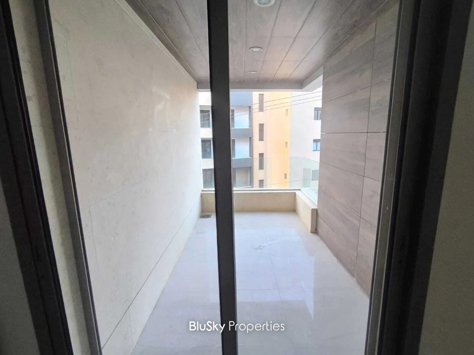 Apartment 207m² Balcony for Sale in Hbous — photo 3