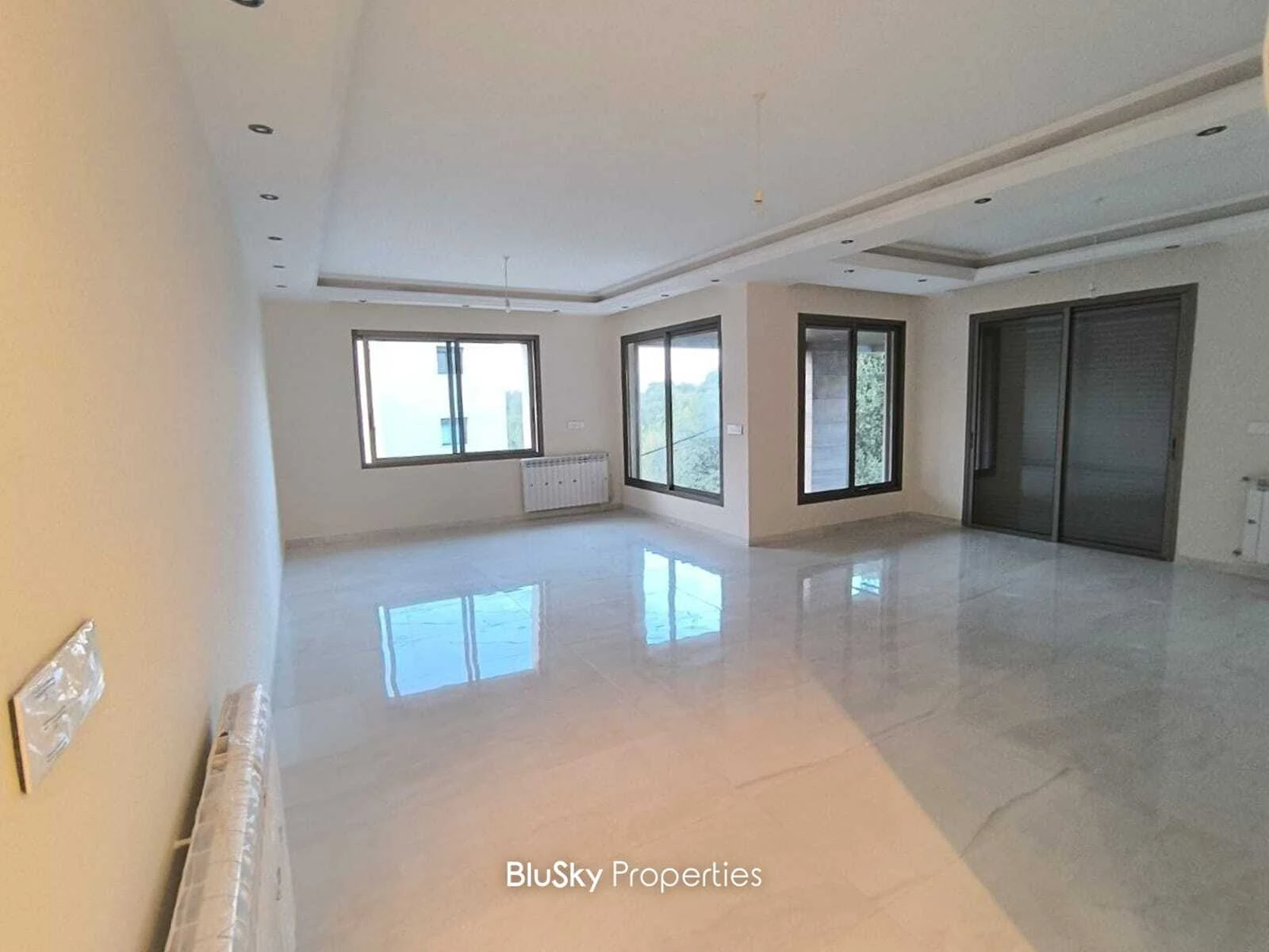 Apartment 213m² for Sale in Hbous