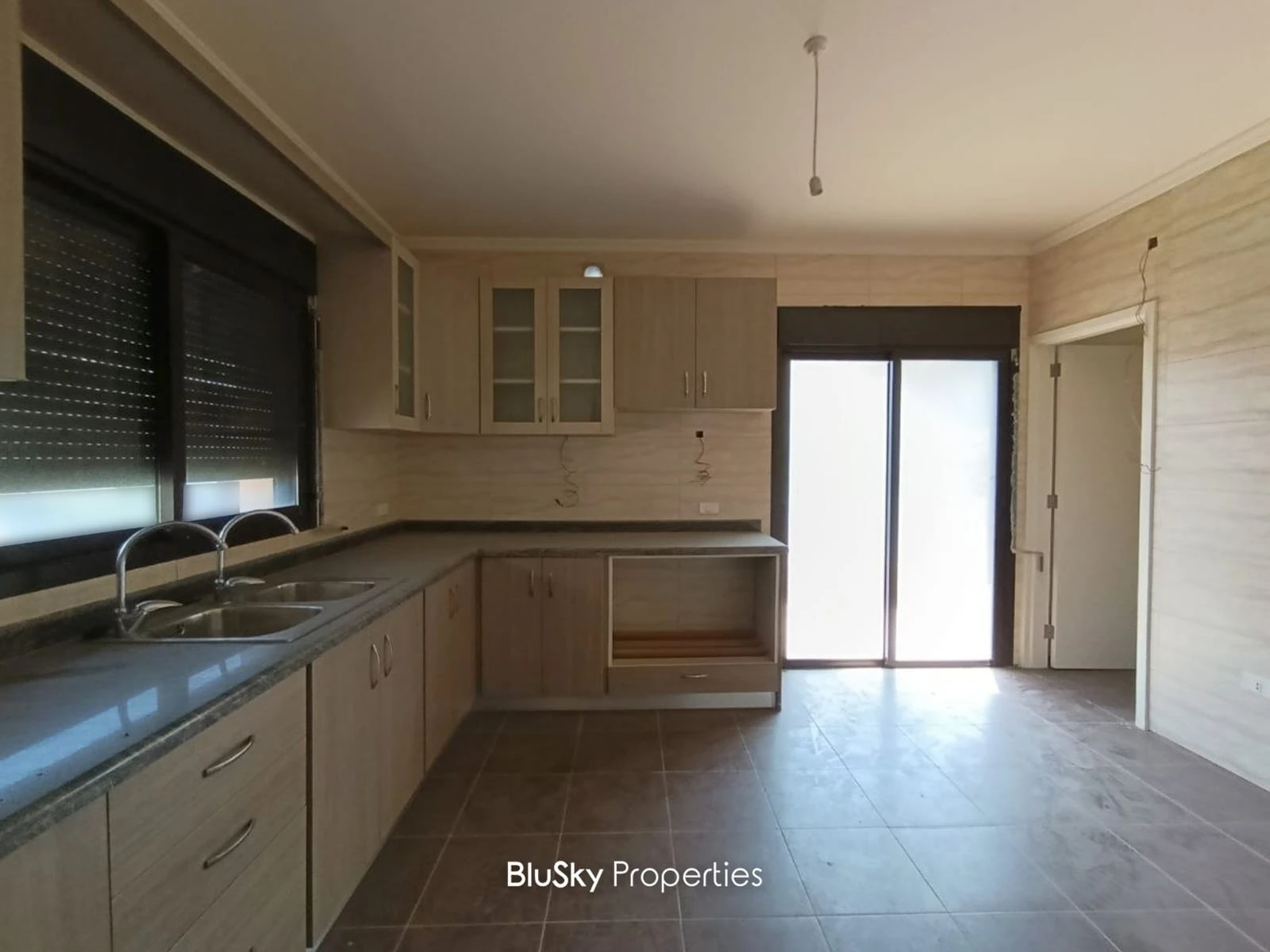 Apartment 215m² with Balcony for Sale in Hboub — photo 3