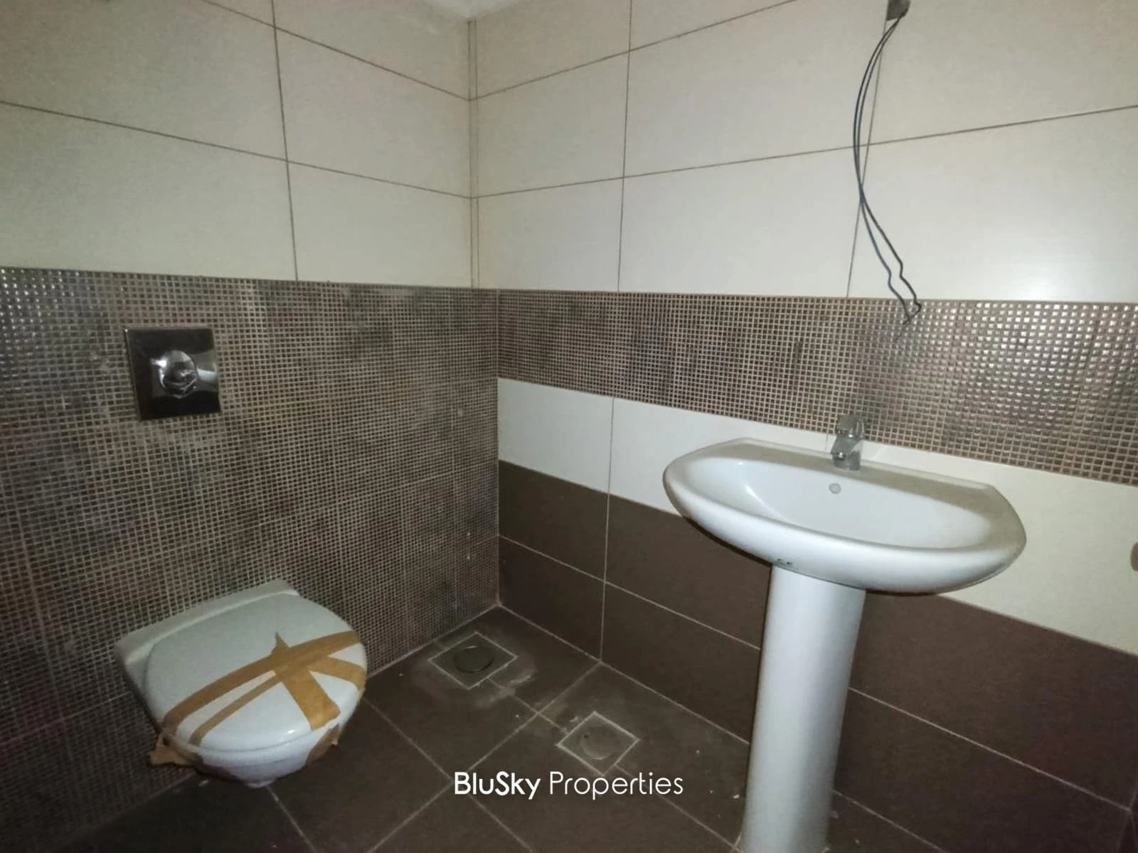 Apartment 215m² with Balcony for Sale in Hboub — photo 5