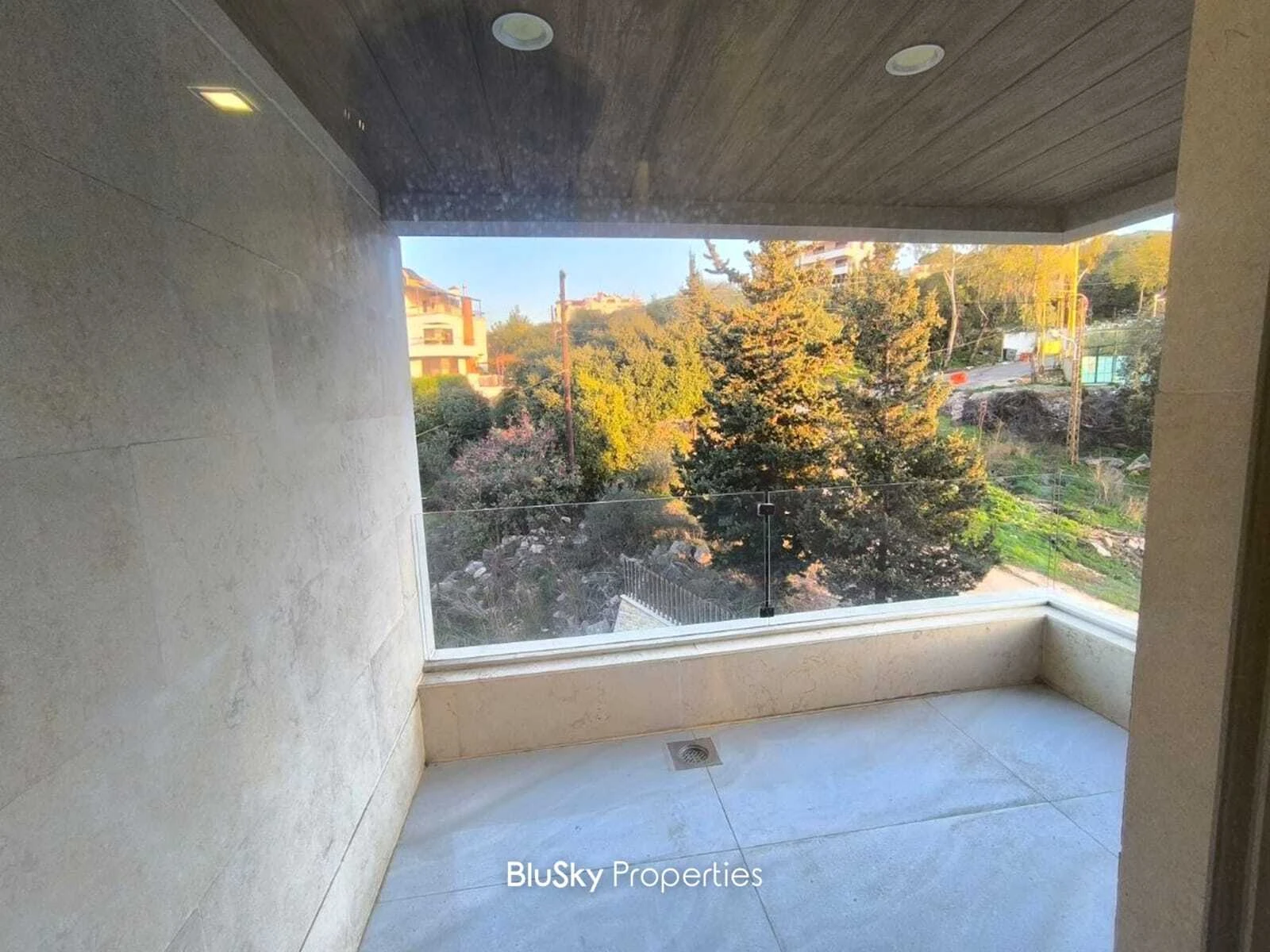 Duplex 300m² Terrace for Sale in Hbous — photo 4