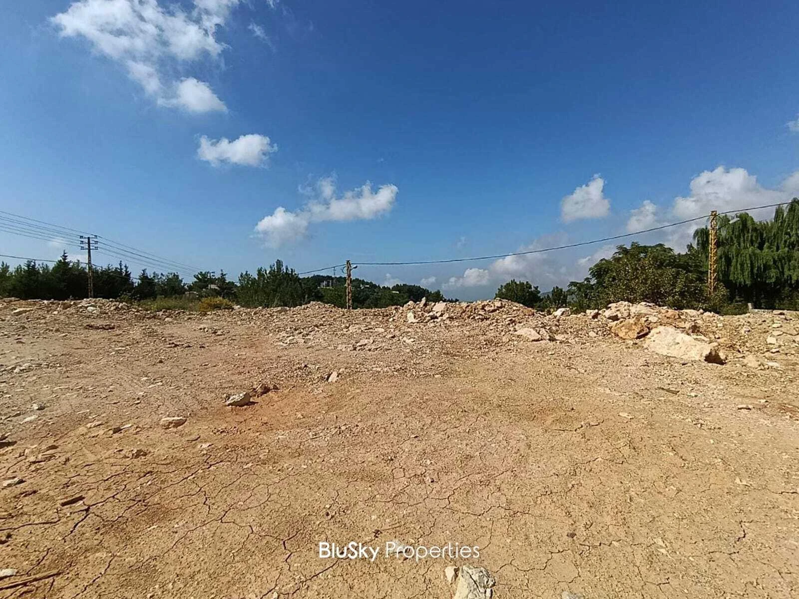 Land 3,003m² for Sale in Houssoun
