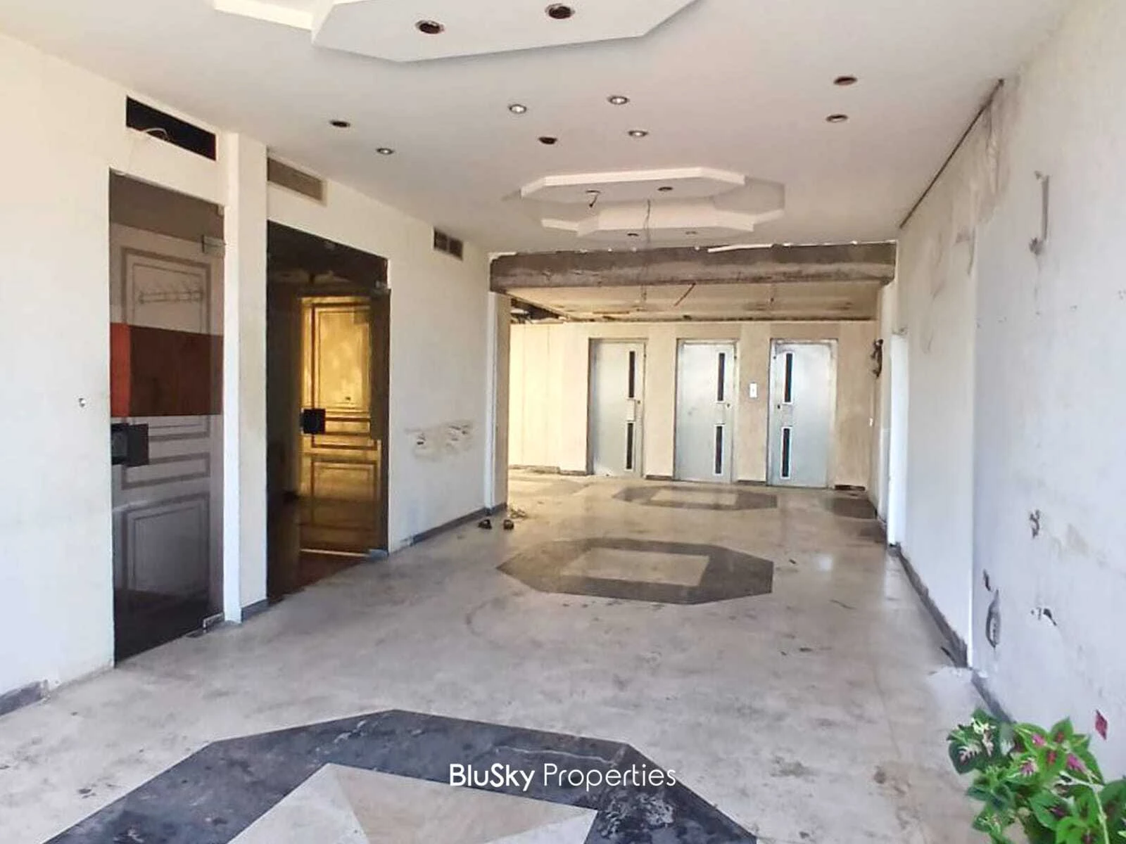 Penthouse 1,120m² Triplex for Rent in Haret Sakher — الصورة 2