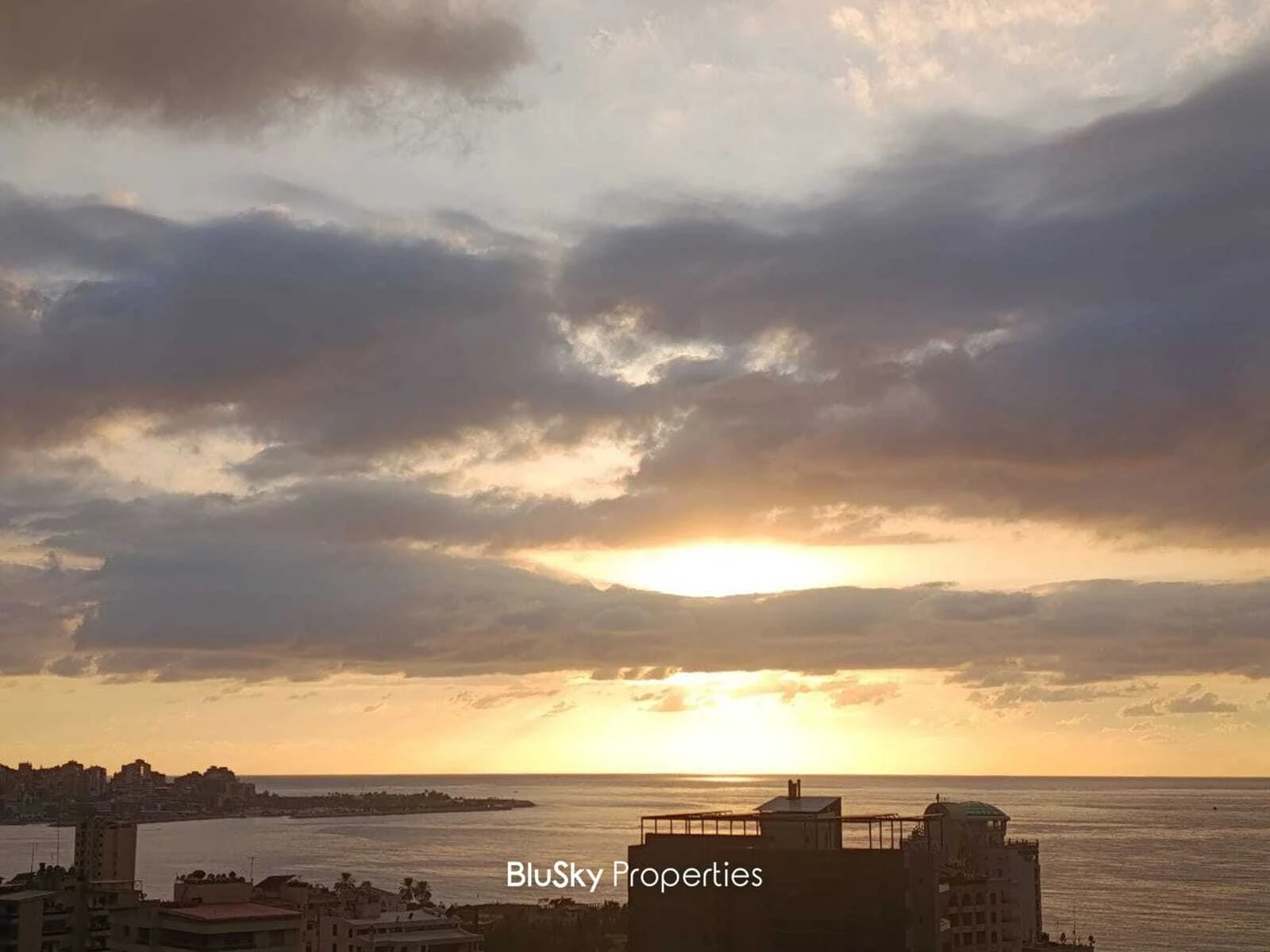 Apartment 170m² Sea View for Sale in Haret Sakher — photo 2