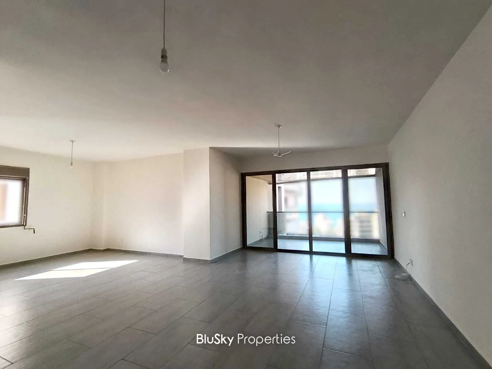 Apartment 200m² Sea View for Rent in Haret Sakher