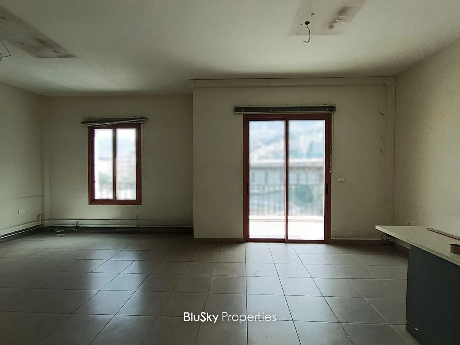 Office 200m² for Rent in Haret Sakher — الصورة 2