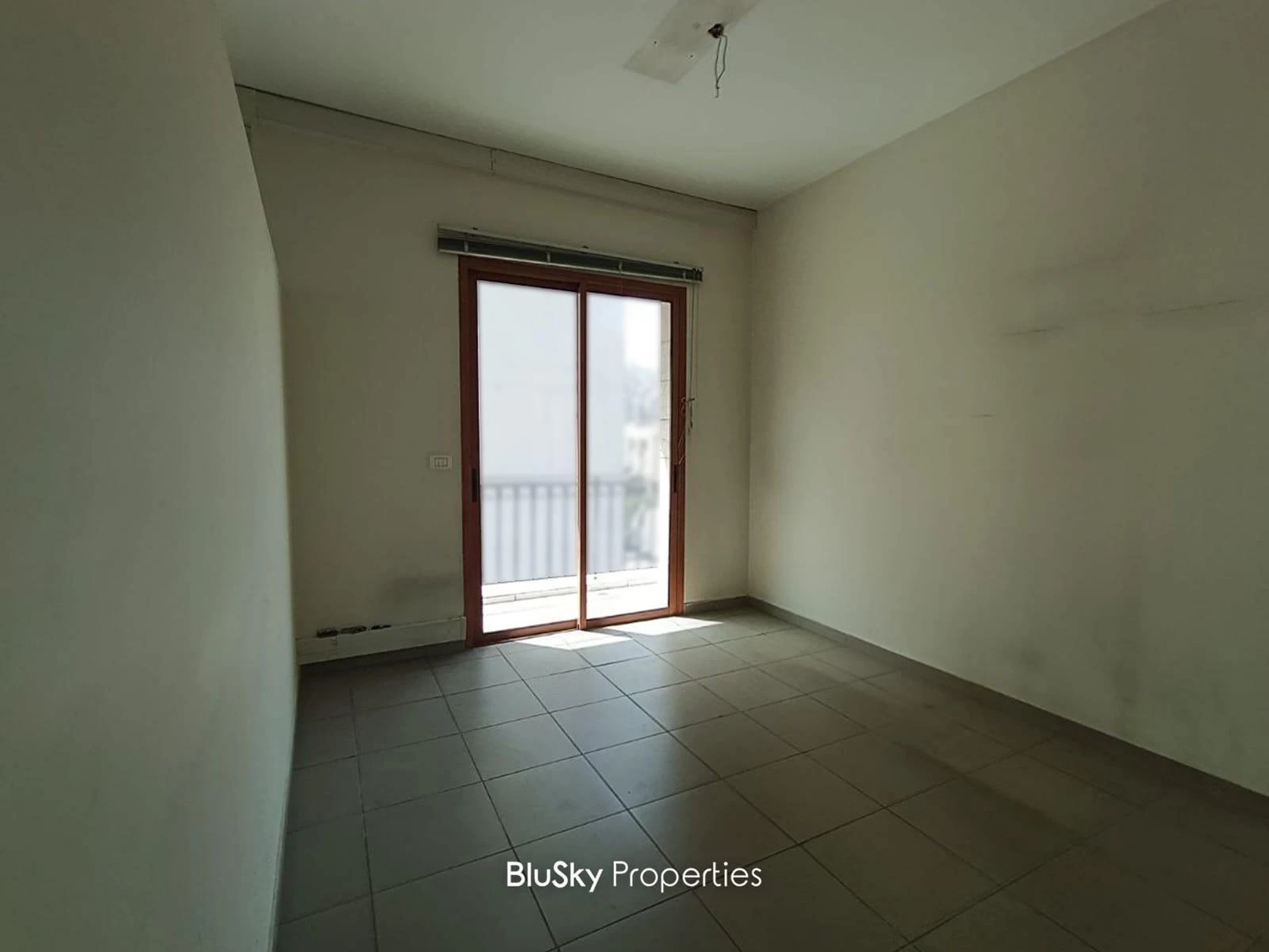 Office 200m² for Rent in Haret Sakher — الصورة 4