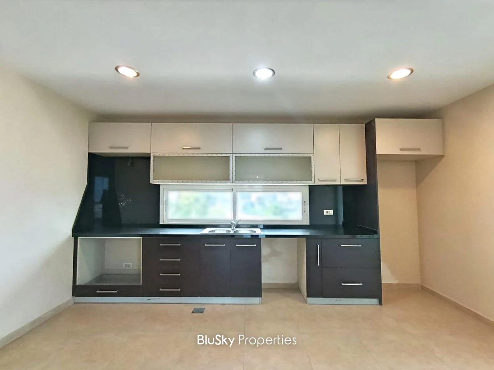 Apartment 255m² Sea View for Sale in Haret Sakher — الصورة 2