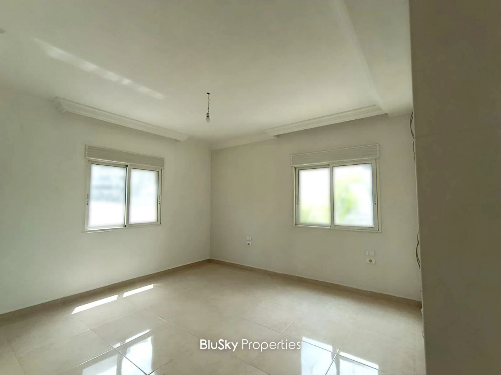 Apartment 255m² Sea View for Sale in Haret Sakher — الصورة 3