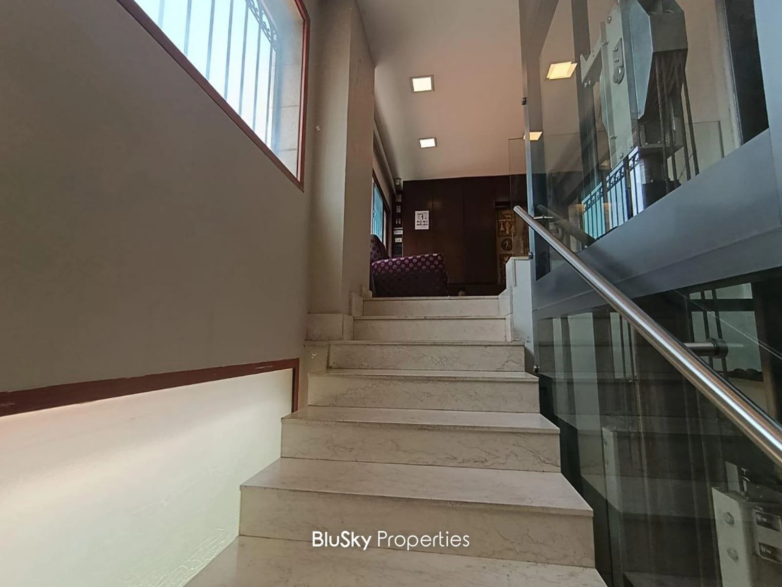 Shop 280m² for Rent in Haret Sakher — photo 5