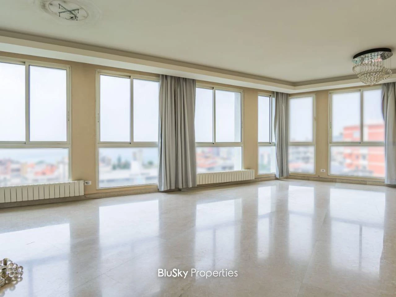 Apartment 300m² 3 Beds for Rent in Haret Sakher