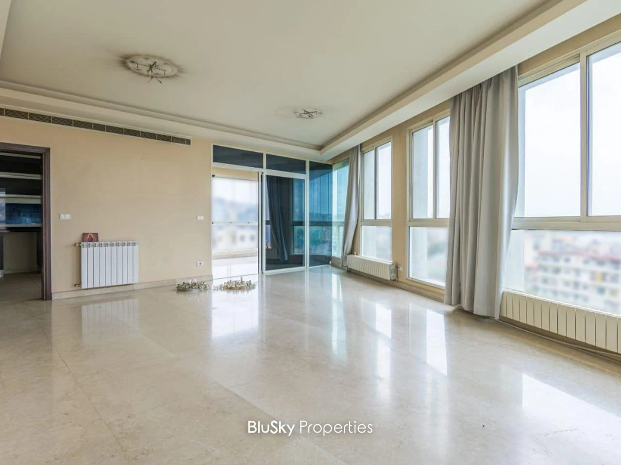 Apartment 300m² 3 Beds for Rent in Haret Sakher — الصورة 2