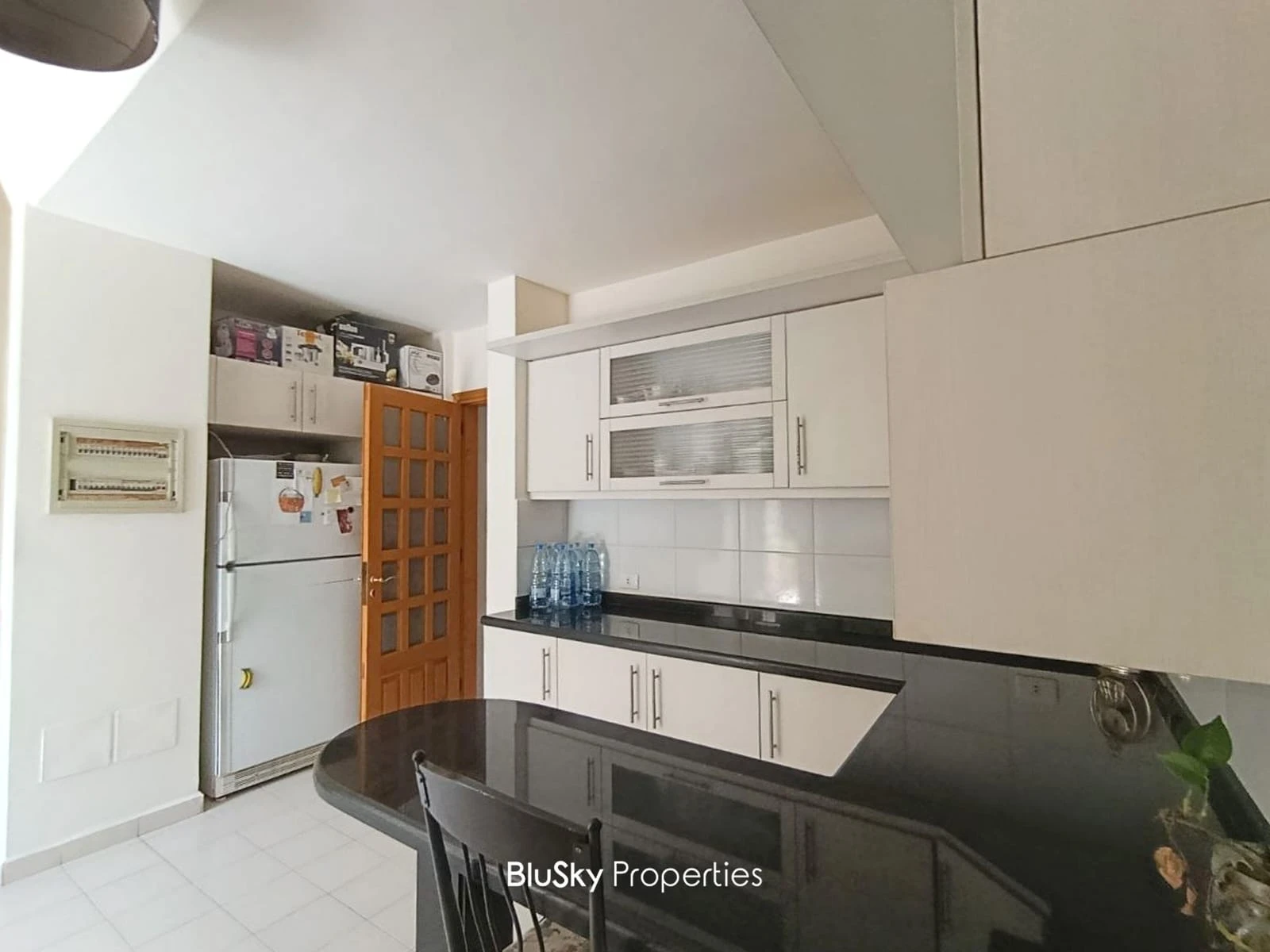Apartment 300m² with Sea View for Sale in Haret Sakher — الصورة 3