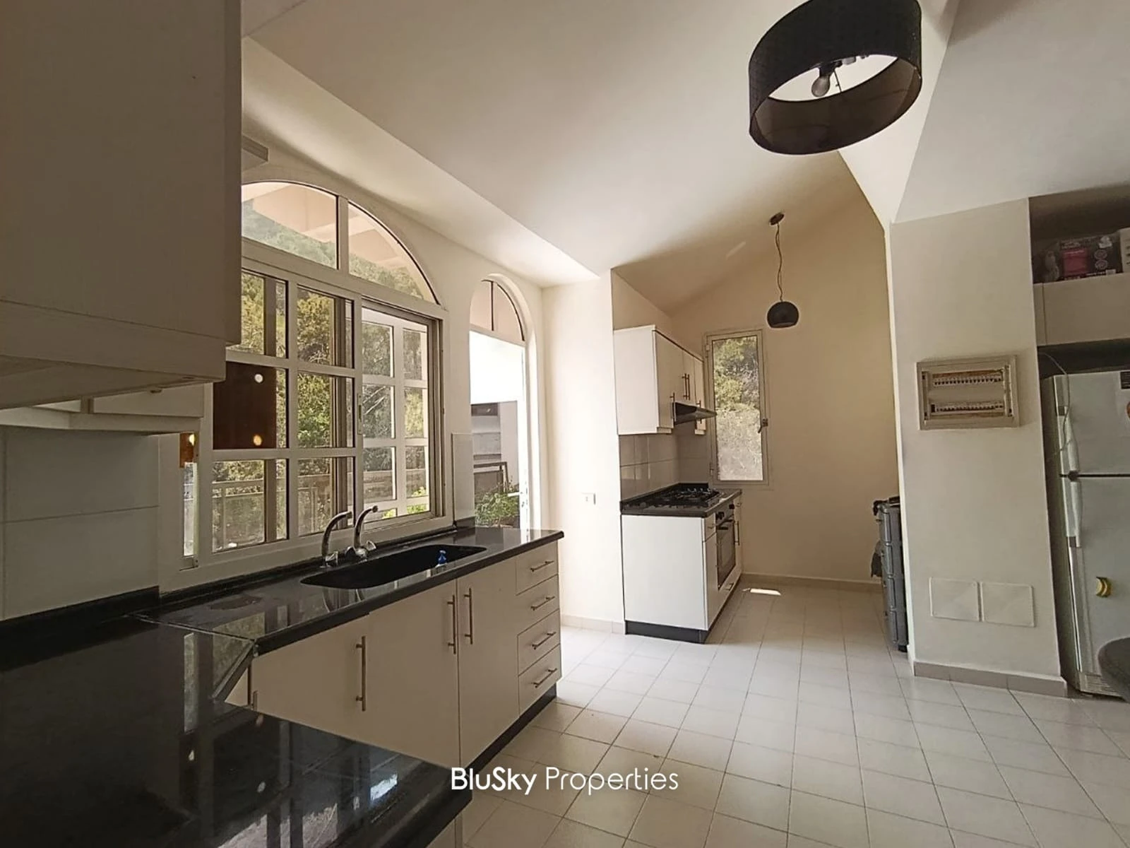 Apartment 300m² with Sea View for Sale in Haret Sakher — الصورة 4