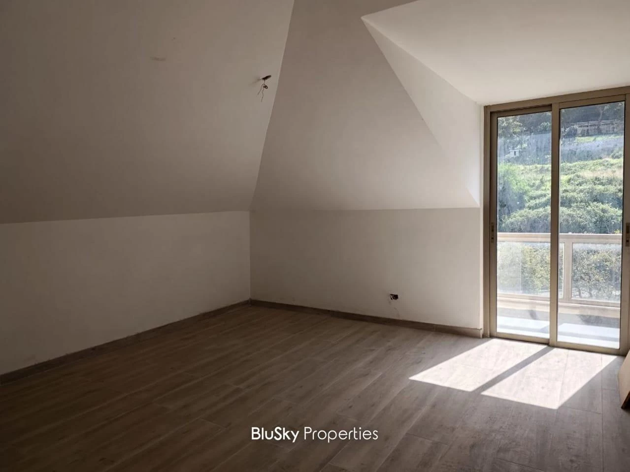 Duplex 310m² Sea View for Sale in Haret Sakher — photo 5