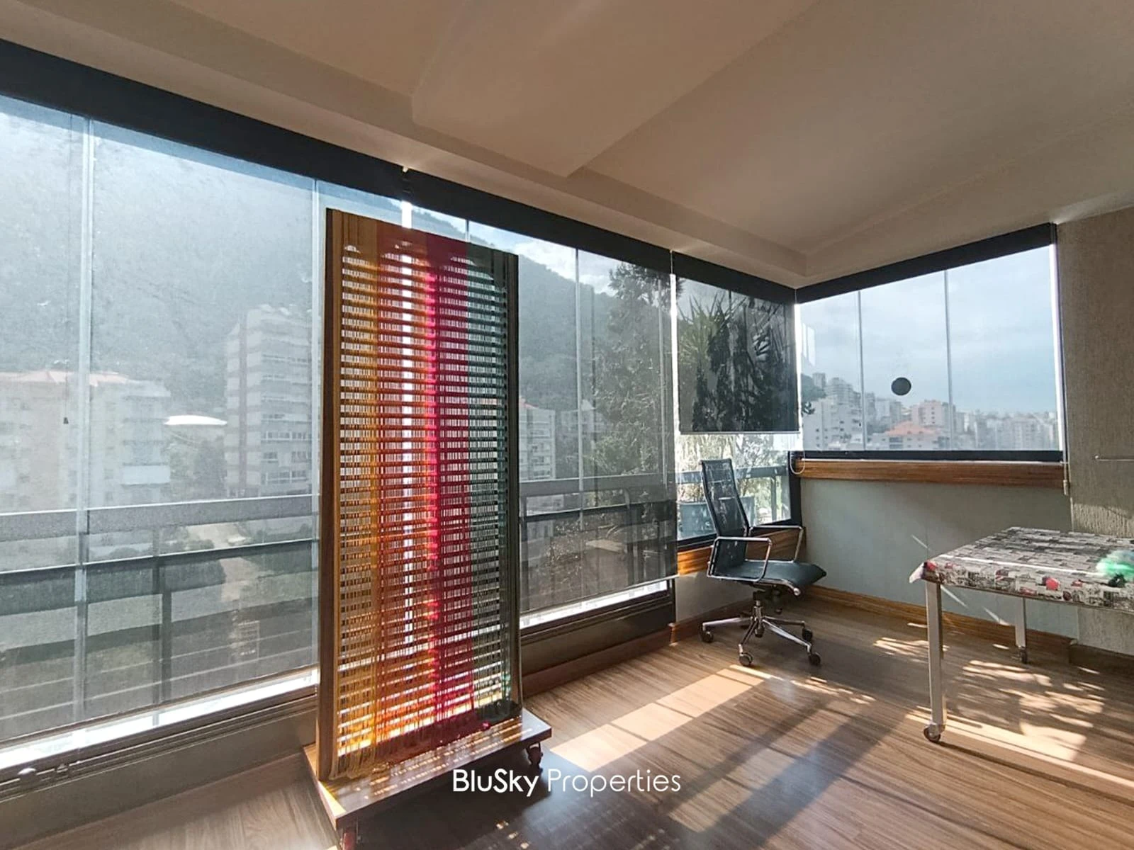 Apartment 335m² with Terrace for Sale in Haret Sakher — photo 3