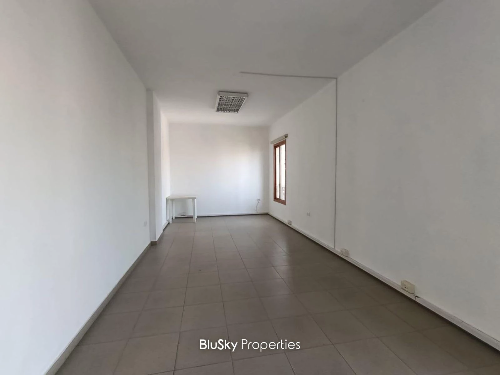Office 60m² for Rent in Haret Sakher
