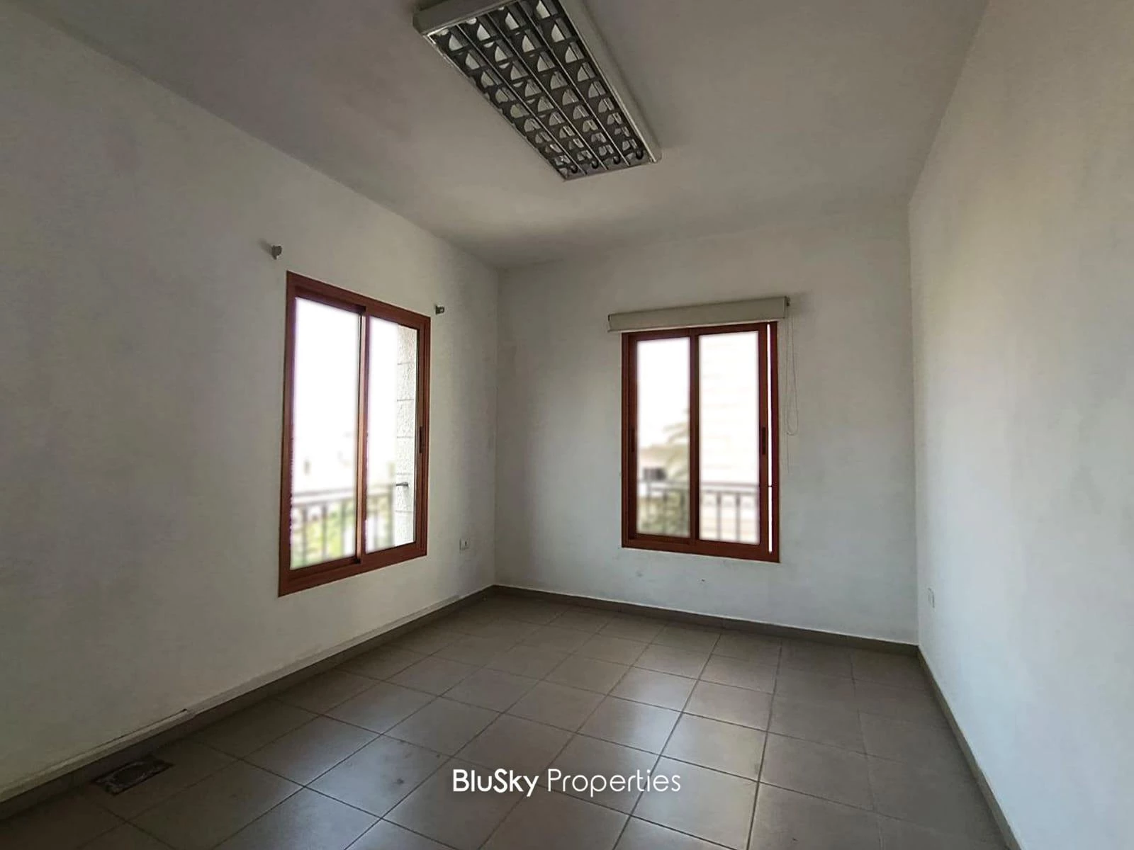 Office 60m² for Rent in Haret Sakher — الصورة 2
