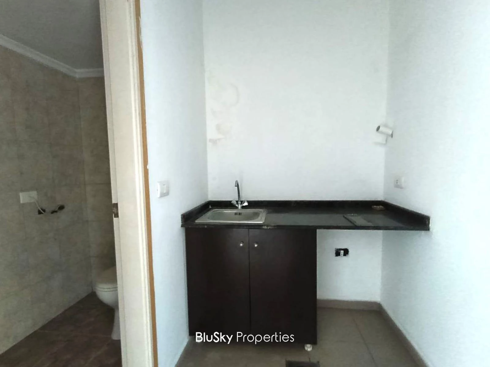 Office 60m² for Rent in Haret Sakher — الصورة 3