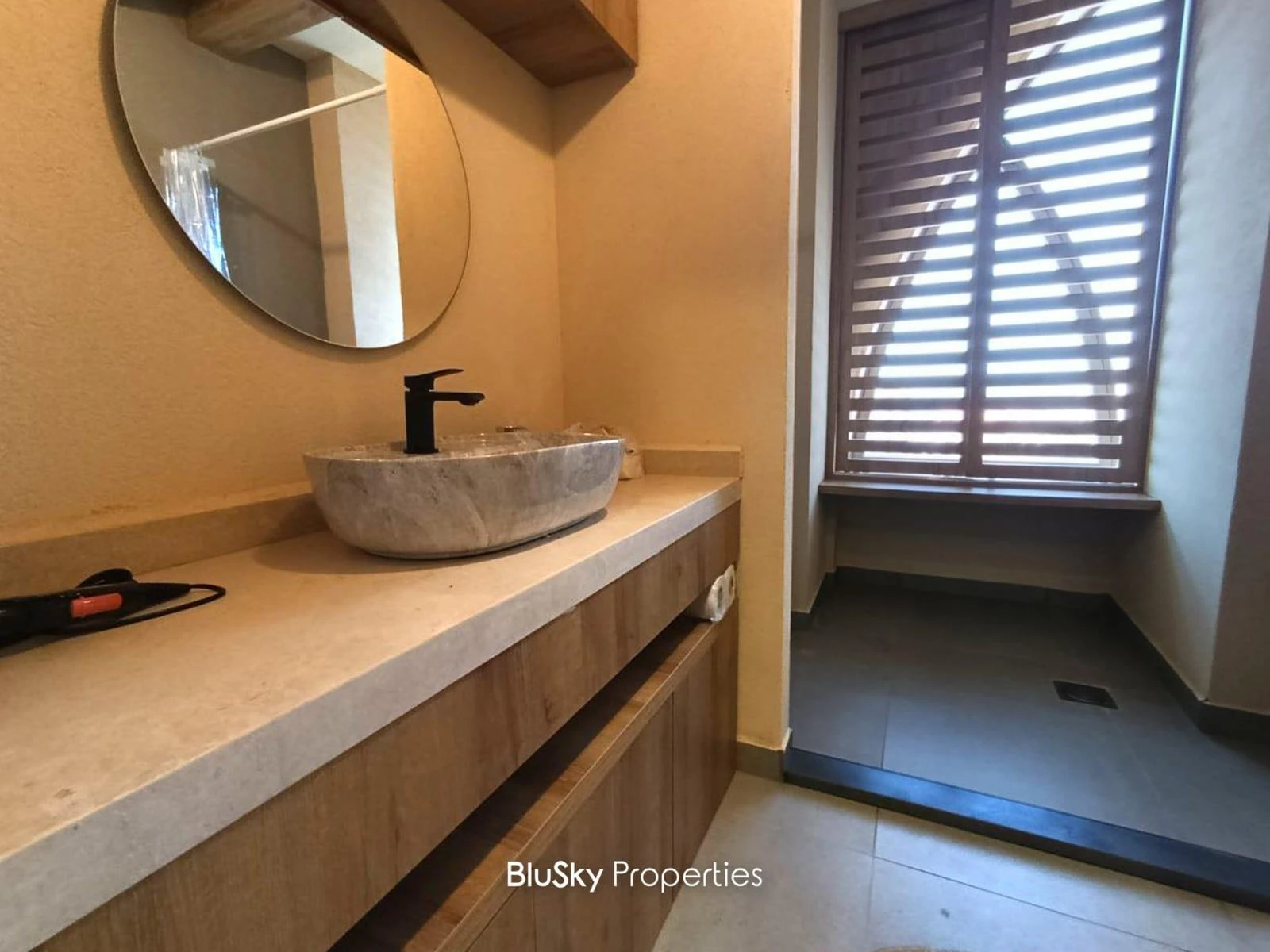 Chalet 60m² Mountain View for Rent in Haret Sakher — الصورة 3