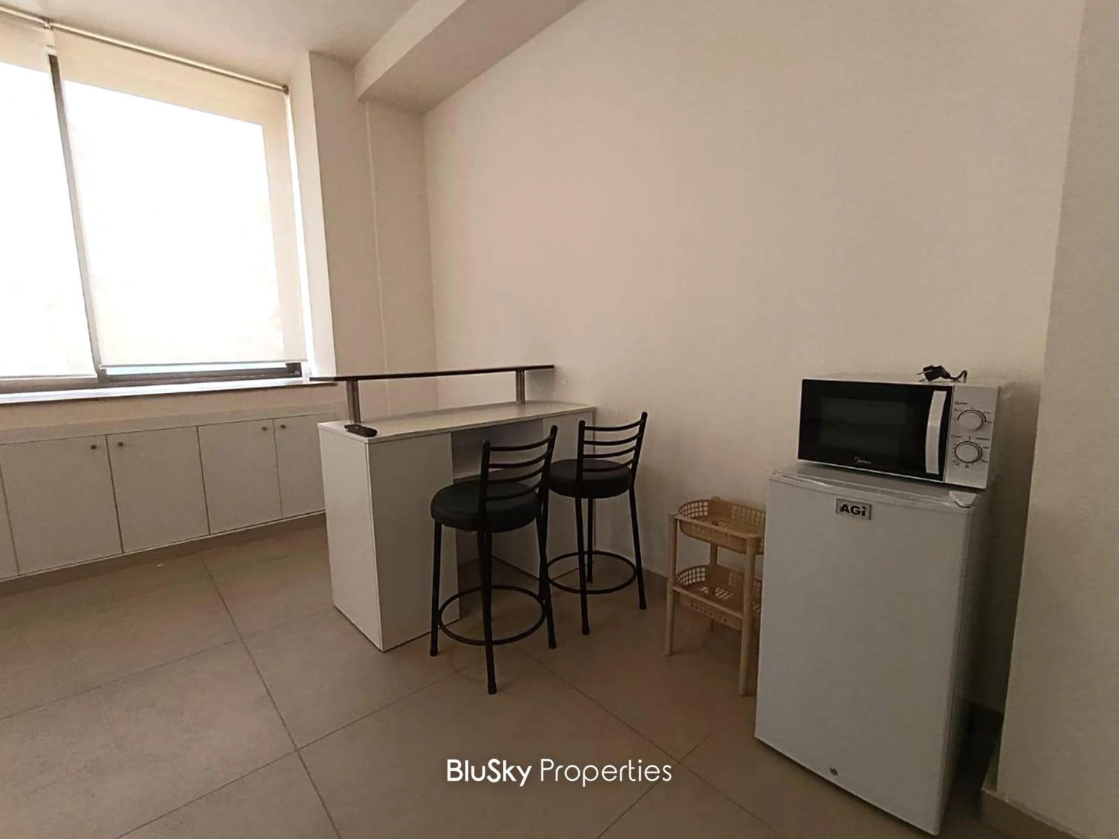 Chalet 60m² for Rent in Haret Sakher — الصورة 2