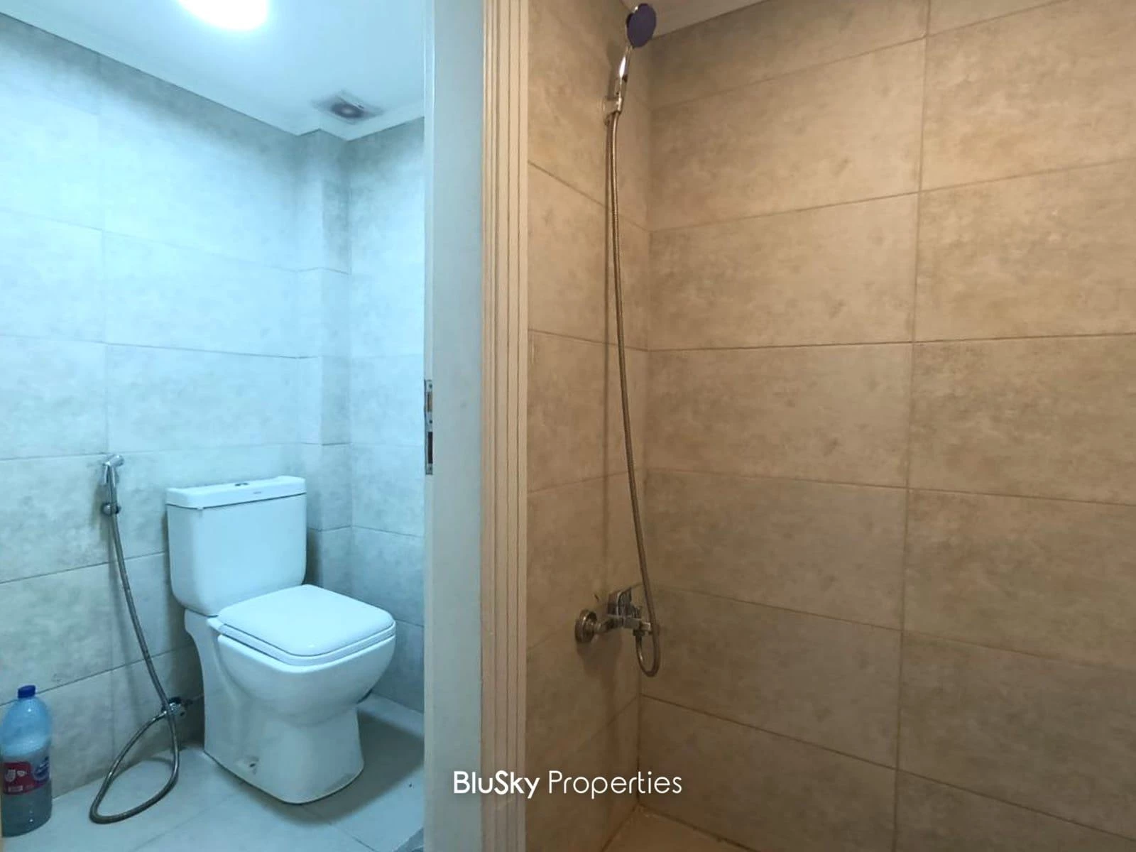 Chalet 60m² for Rent in Haret Sakher — الصورة 4