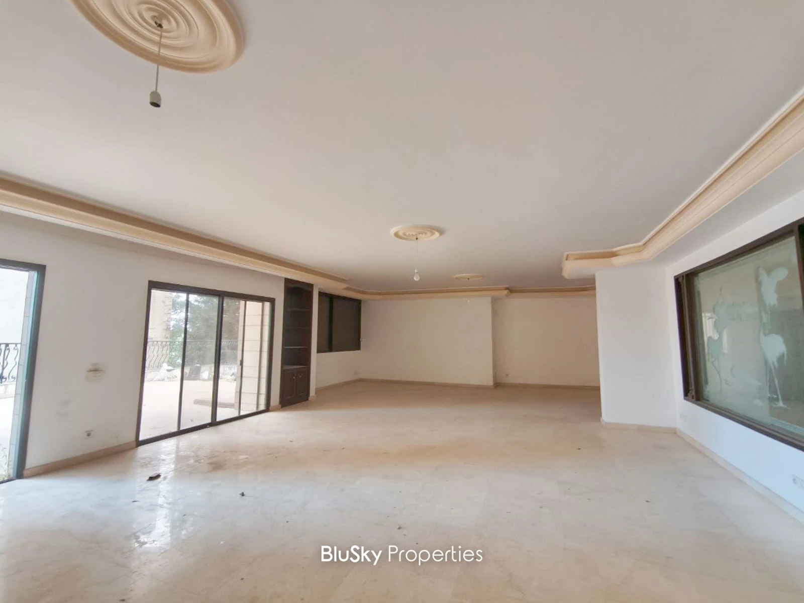 Duplex 700m² for Sale in Haret Sakher