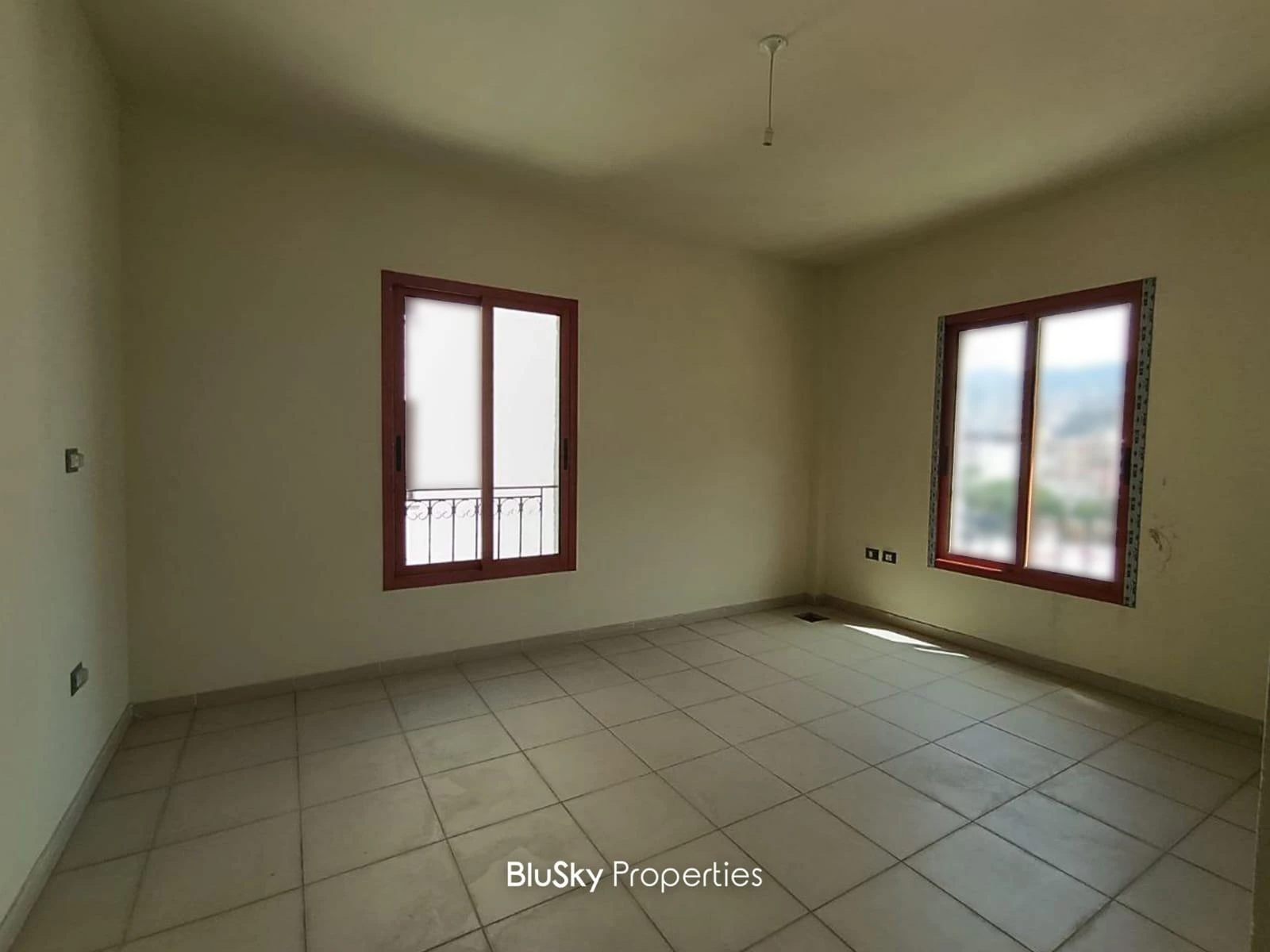 Office 75m² for Rent in Haret Sakher — الصورة 2