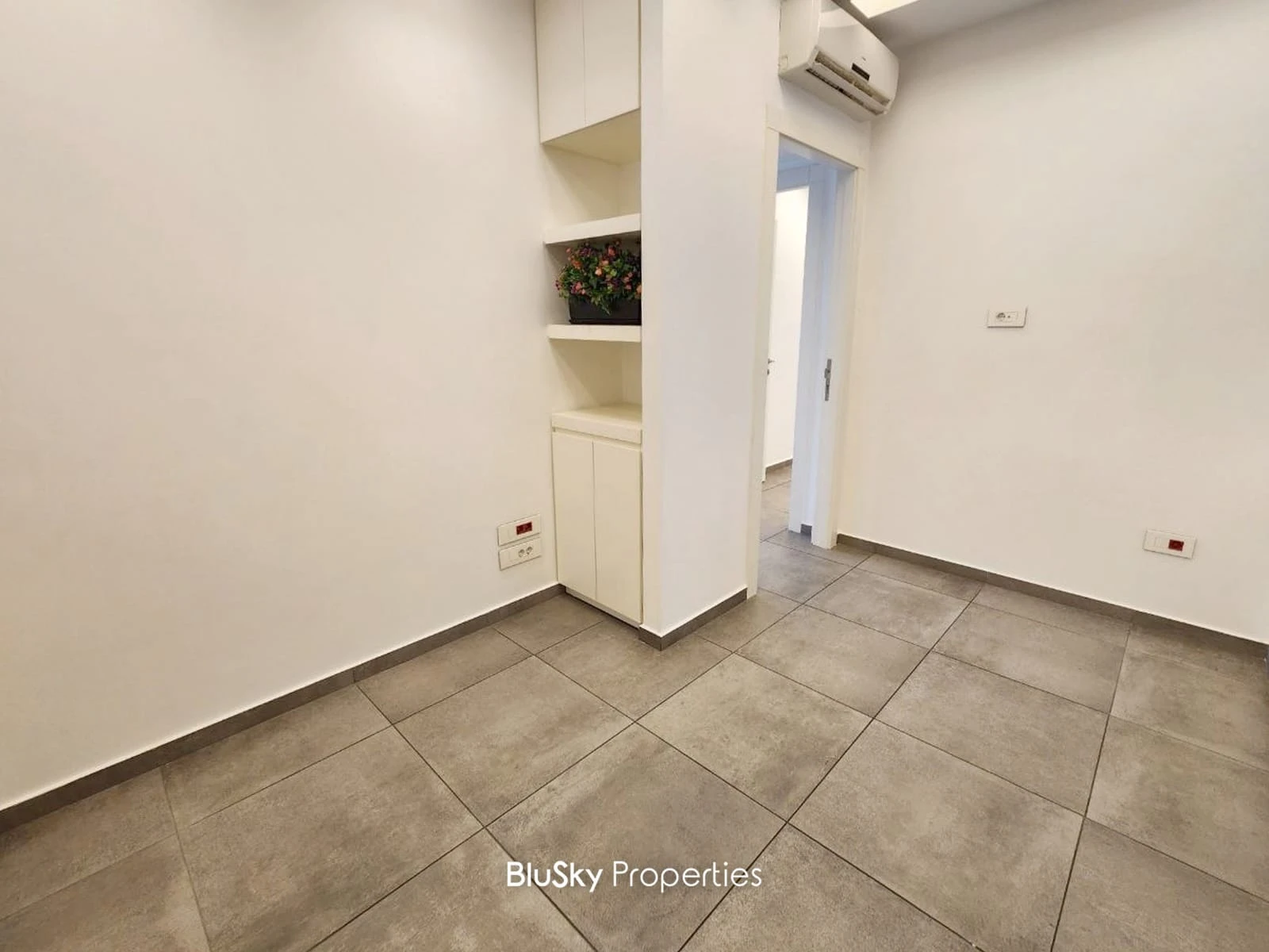 Office 100m² for Rent in Horch Tabet — الصورة 4