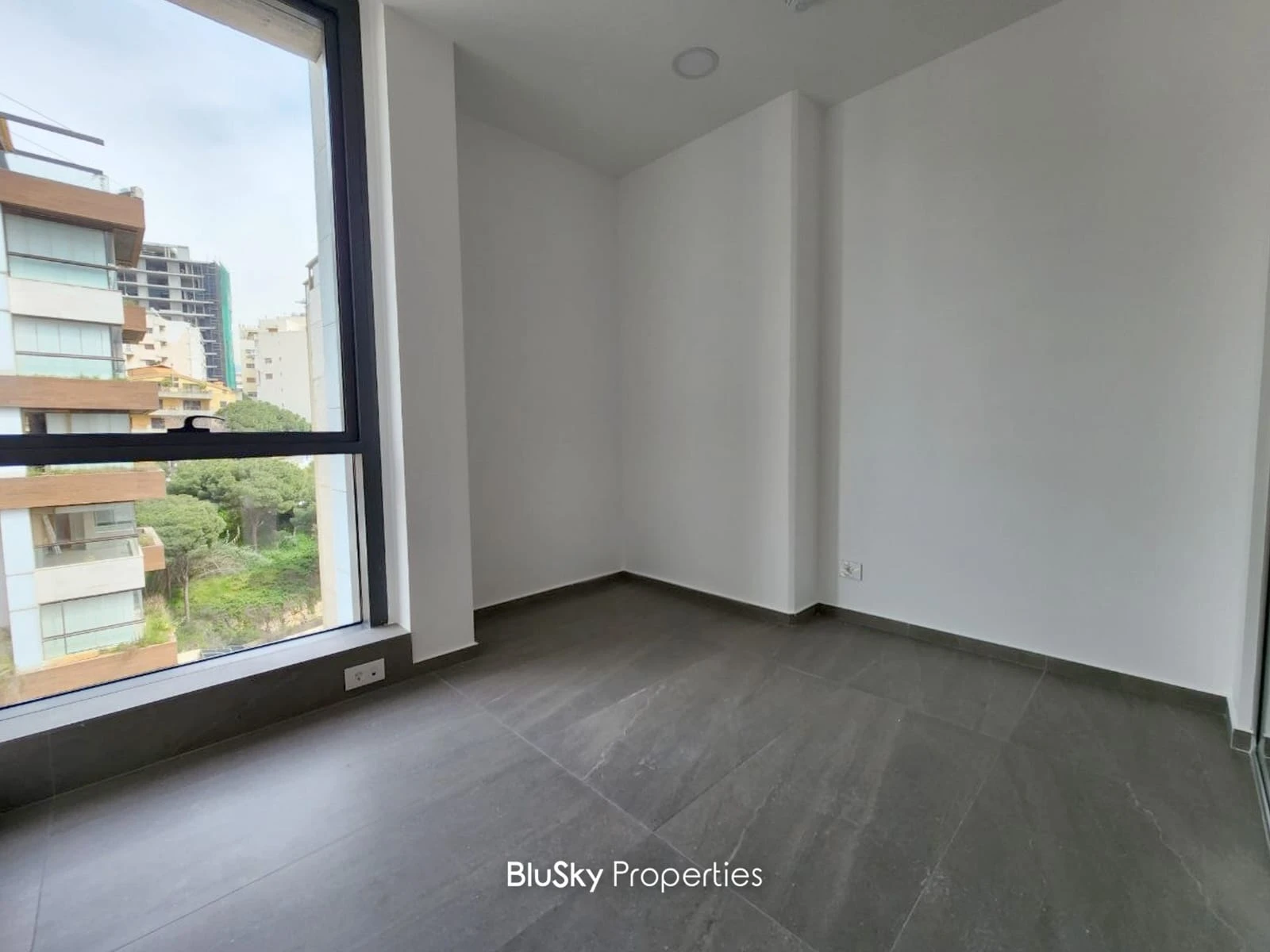 Office 100m² for Sale in Horch Tabet — photo 2