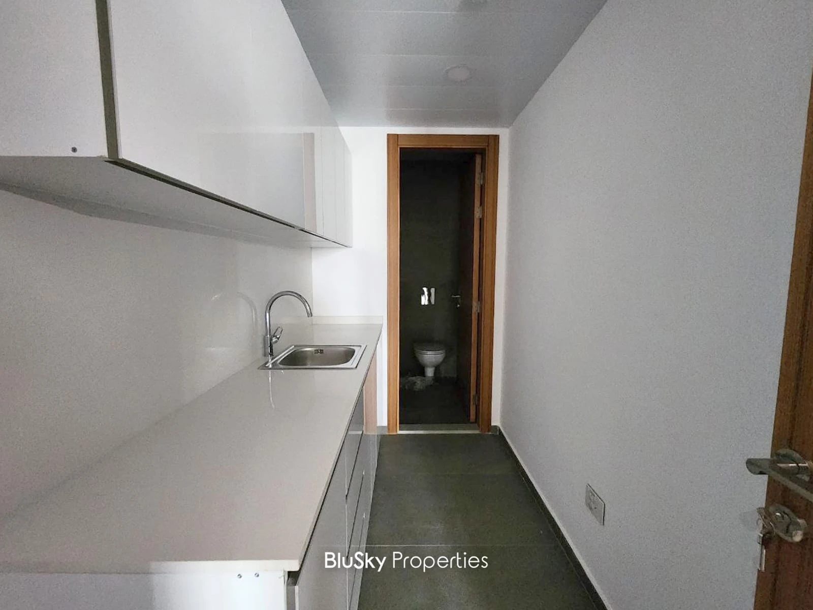 Office 100m² for Sale in Horch Tabet — photo 4