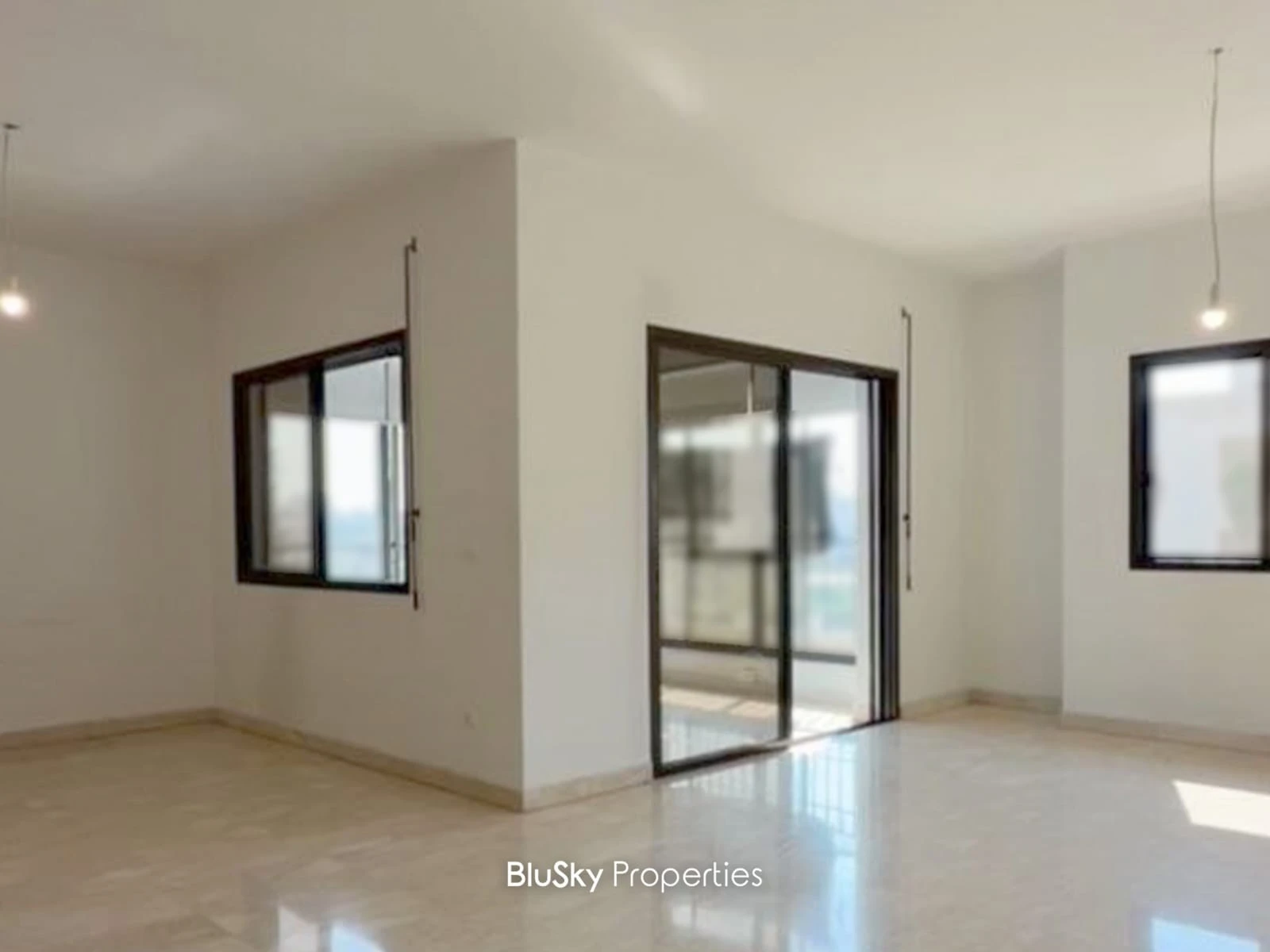 Apartment 225m² for Rent in Horch Tabet