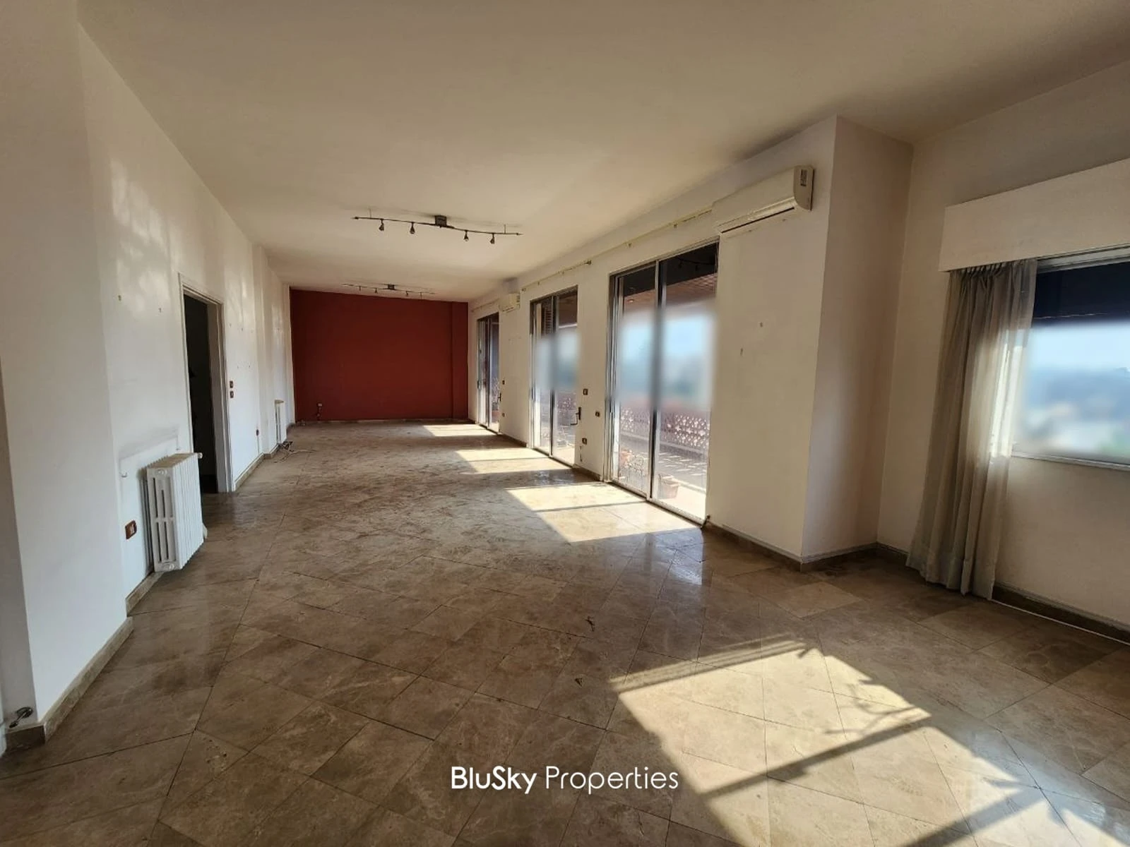 Apartment 265m² for Sale in Horch Tabet