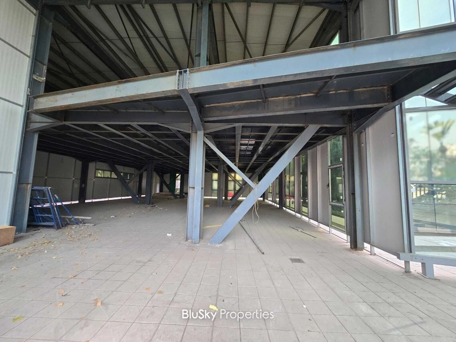 Showroom 700m² for Rent in Horch Tabet — الصورة 2