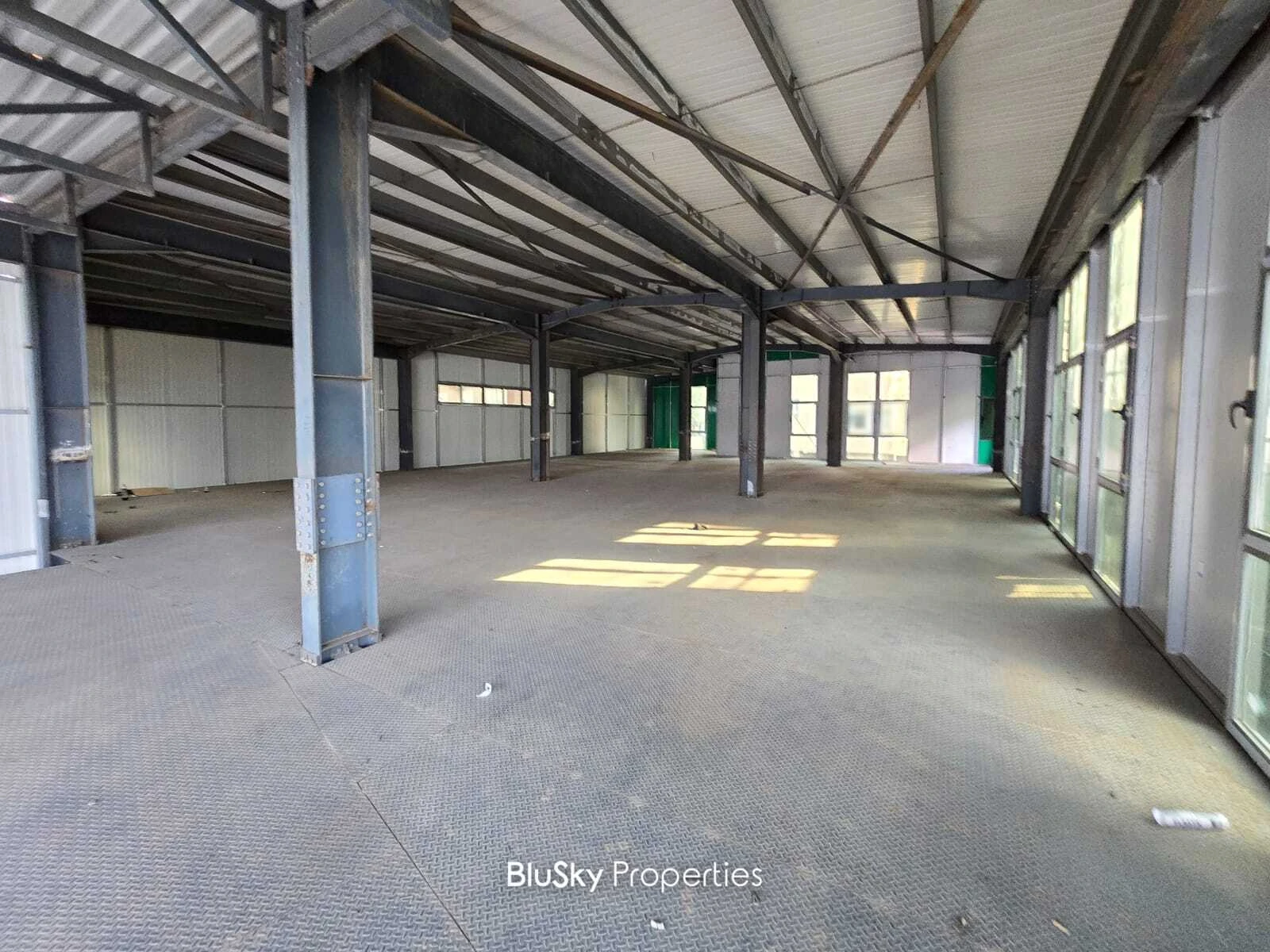 Showroom 700m² for Rent in Horch Tabet — الصورة 3